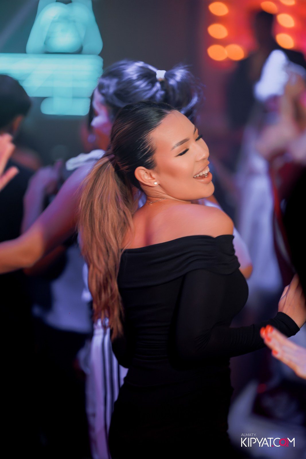 FITNESS ЁЛКА в ночном клубе SANTA BARBARA. КИПЯТКОМ АЛМАТЫ!