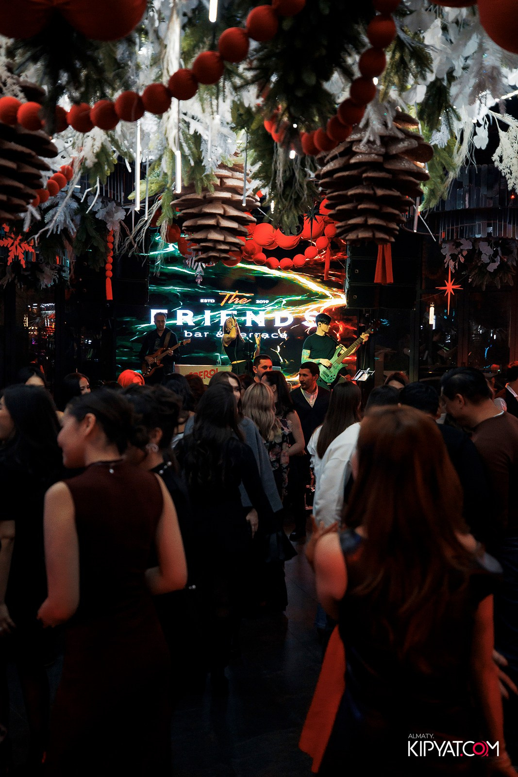 FRIENDS BAR & TERRACE. КИПЯТКОМ АЛМАТЫ! Фотосъемка мероприятий в Алматы
