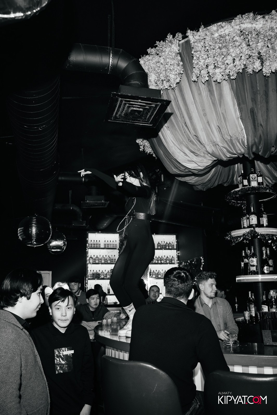 UYAT EMES BAR. КИПЯТКОМ АЛМАТЫ!