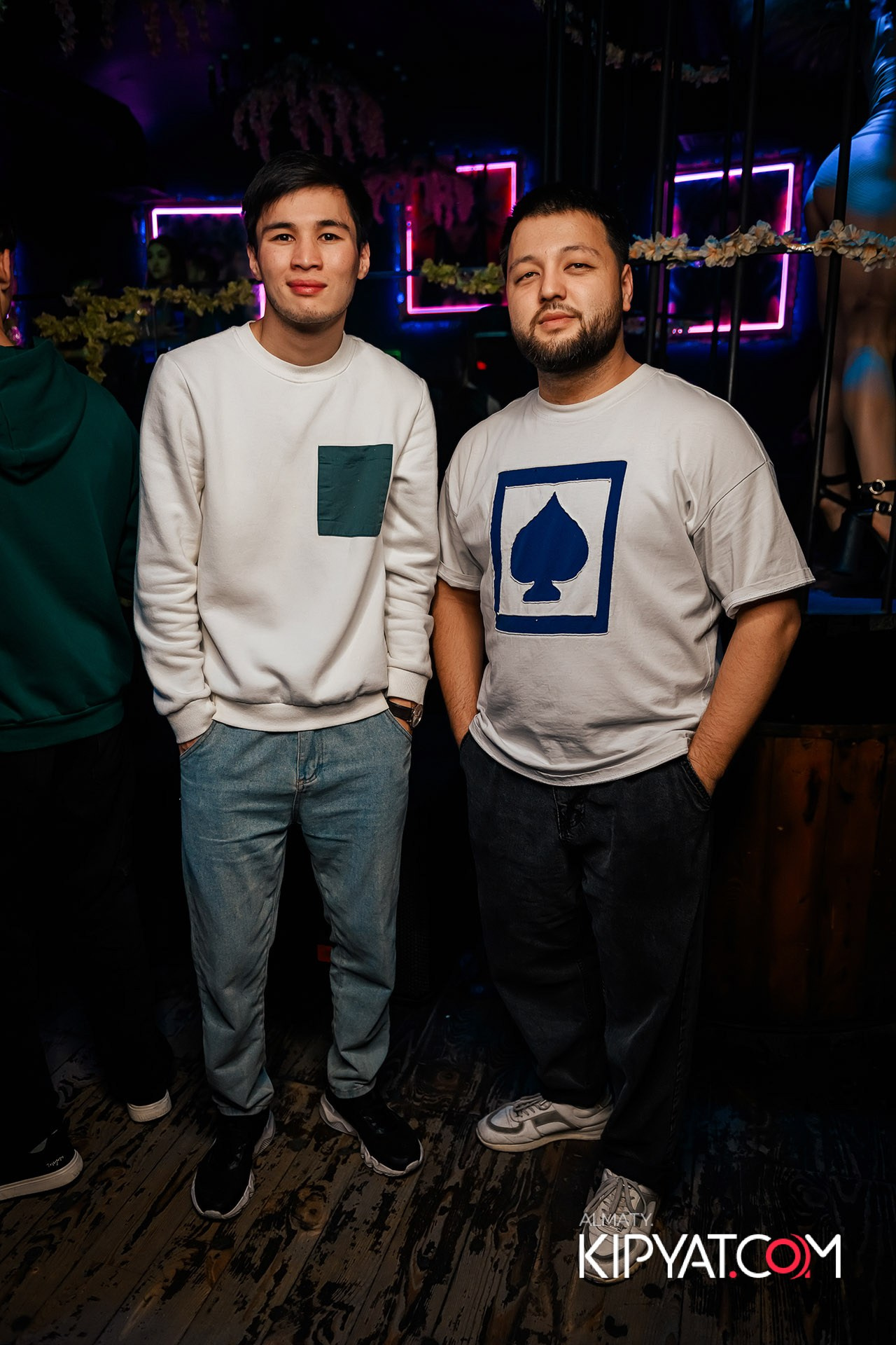 Uyat Еmes Bar. КИПЯТКОМ АЛМАТЫ!