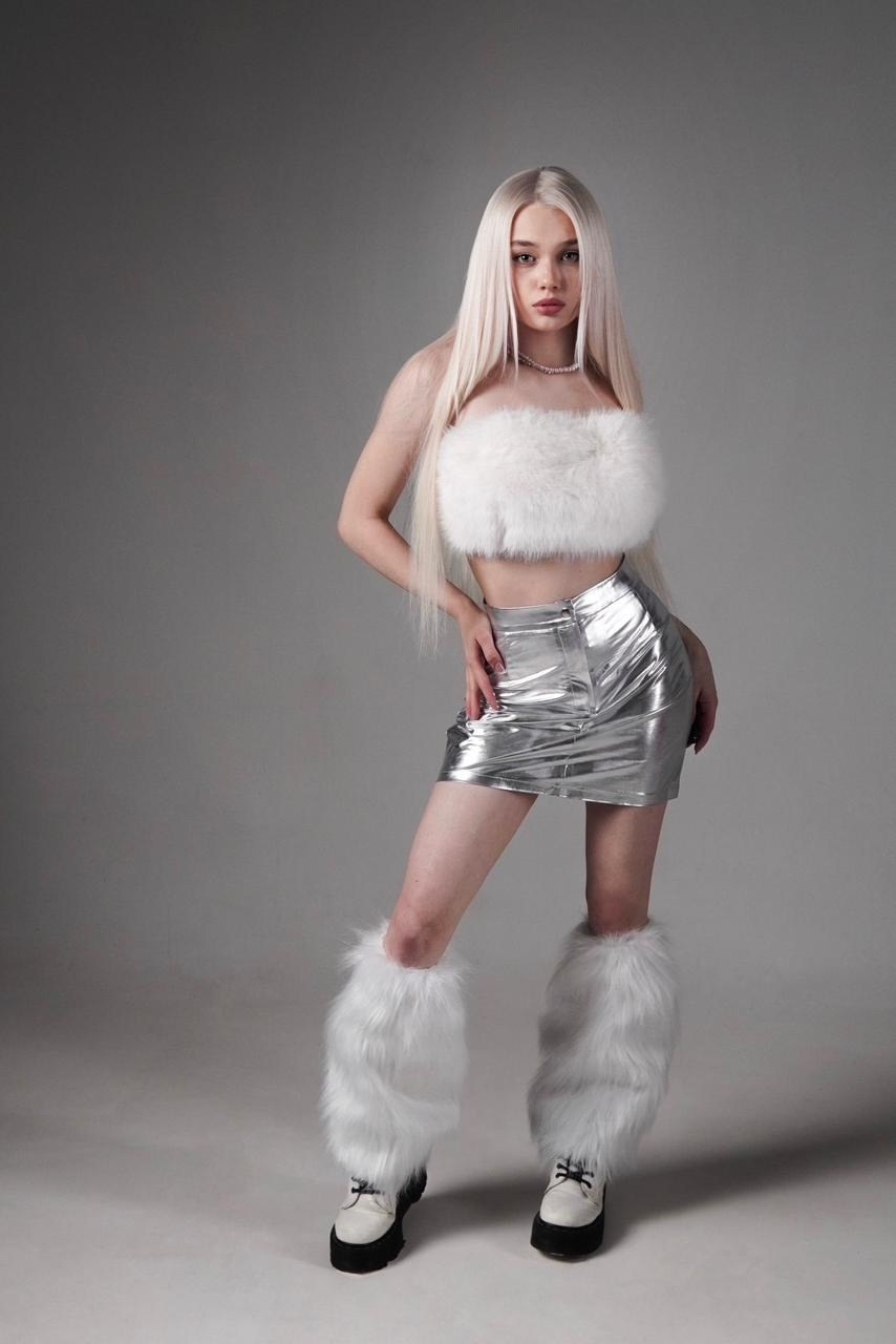 Съемка на сером фоне. Фотостудия Киров. Студия автопортрета в Кирове. Студия с зеркалом без фотографа