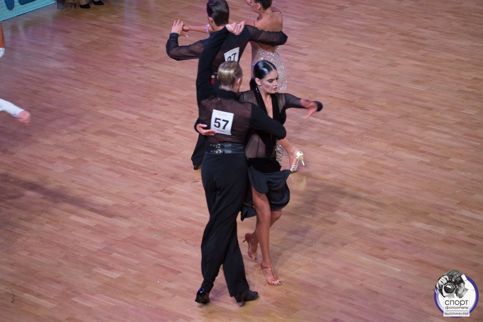 DANCE. Фотограф для маркетплейсов Михаил Бове