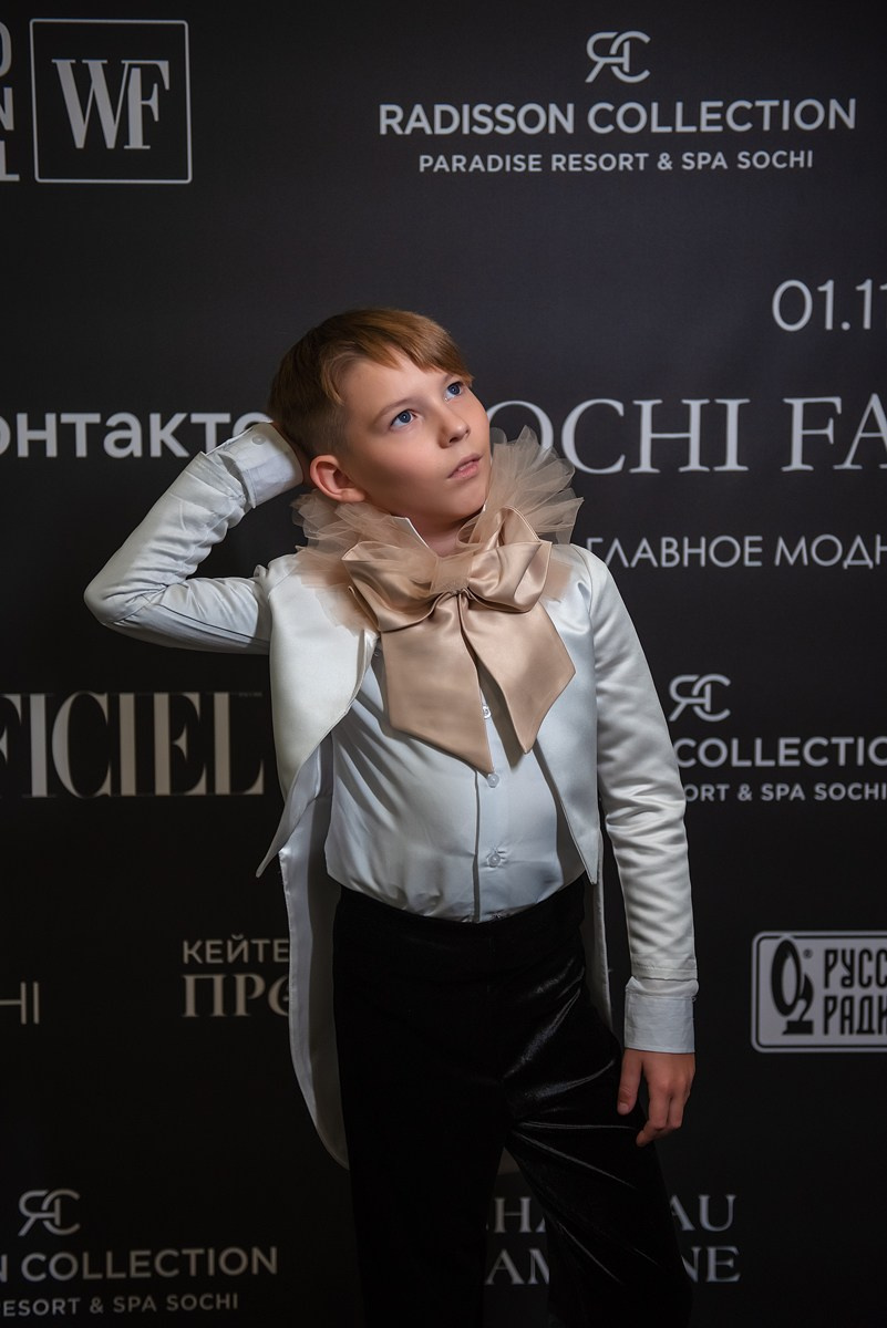 SochiFashionWeek2024 дизайнер Анохина Светлана. Семейный и коммерческий фотограф в Сочи Александр Бодунов