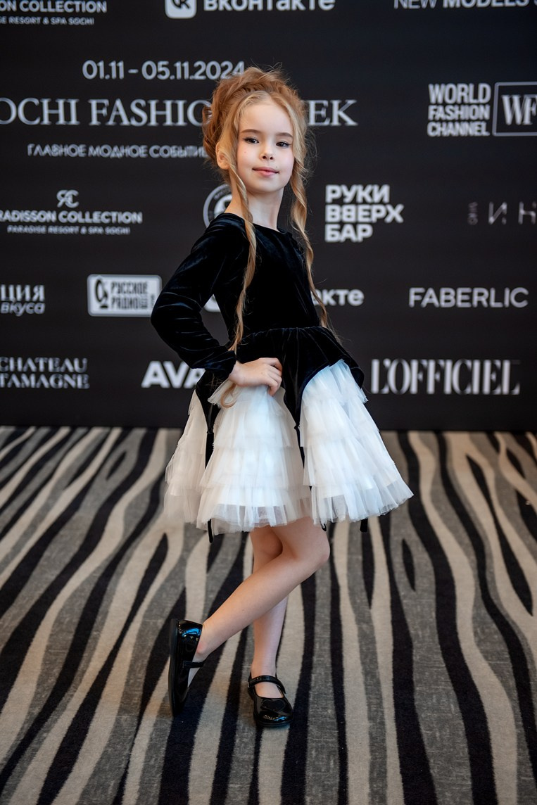 SochiFashionWeek2024 дизайнер Юлия Крылова. Семейный и коммерческий фотограф в Сочи Александр Бодунов