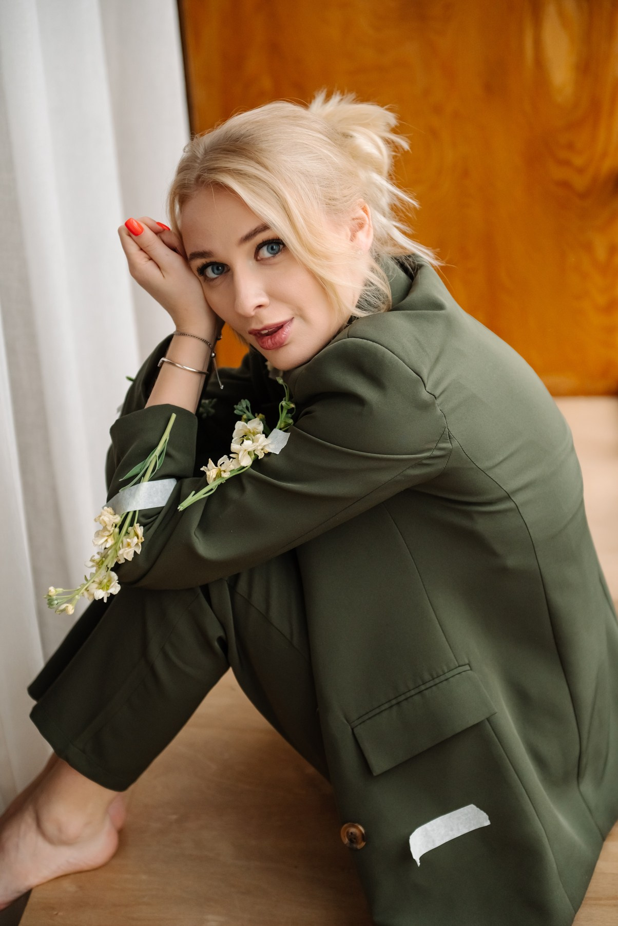 Индивидуальная. Деловой образ с цветами. Свадебный и сеейный фотограф в Санкт-Петербурге Елена Худякова