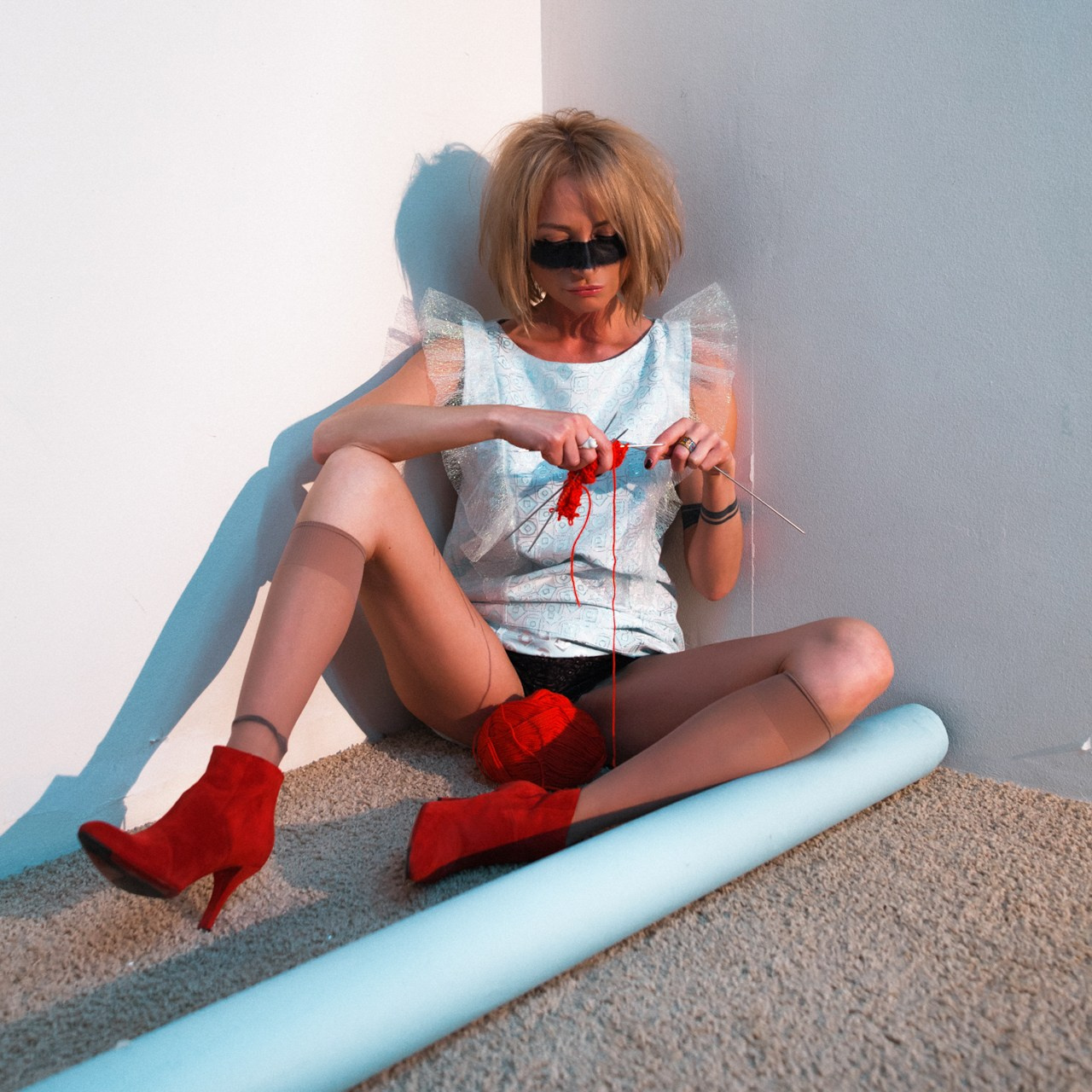 Современная концептуальная фотография о теле, уязвимости и идентичности. Визуальная практика на стиле честности, пост-иронии и искусства.Рекламная фотография, Концептуальная фотография, Современный художник, Психология, Коммерческий фотограф, Репортажный фотограф, Стрит фотография, Арт, Сюрреализм, Мобильная фотография, Снято на айфон, Дима Бурза