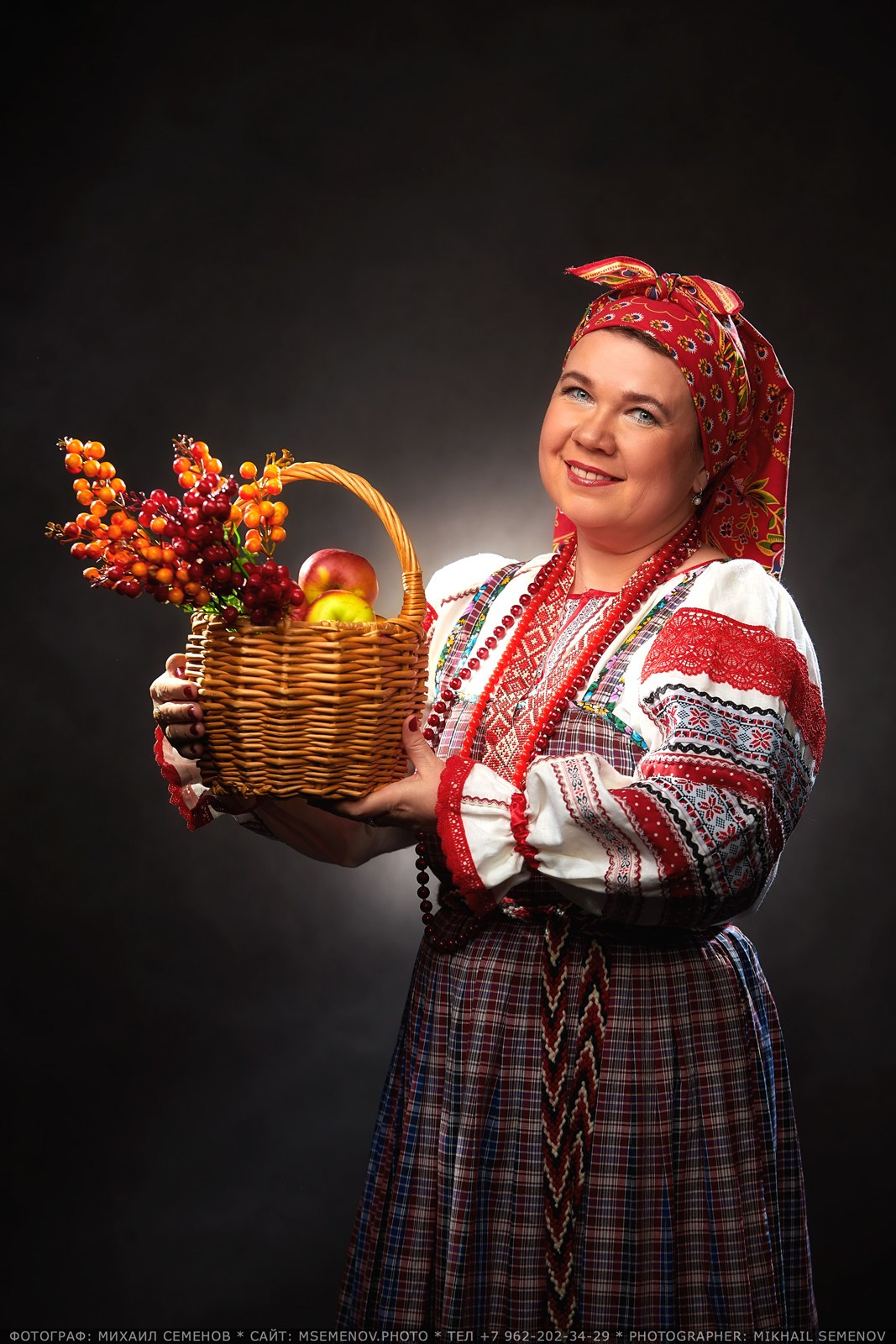 Фотосессия в русском стиле для женщины в Ярославле