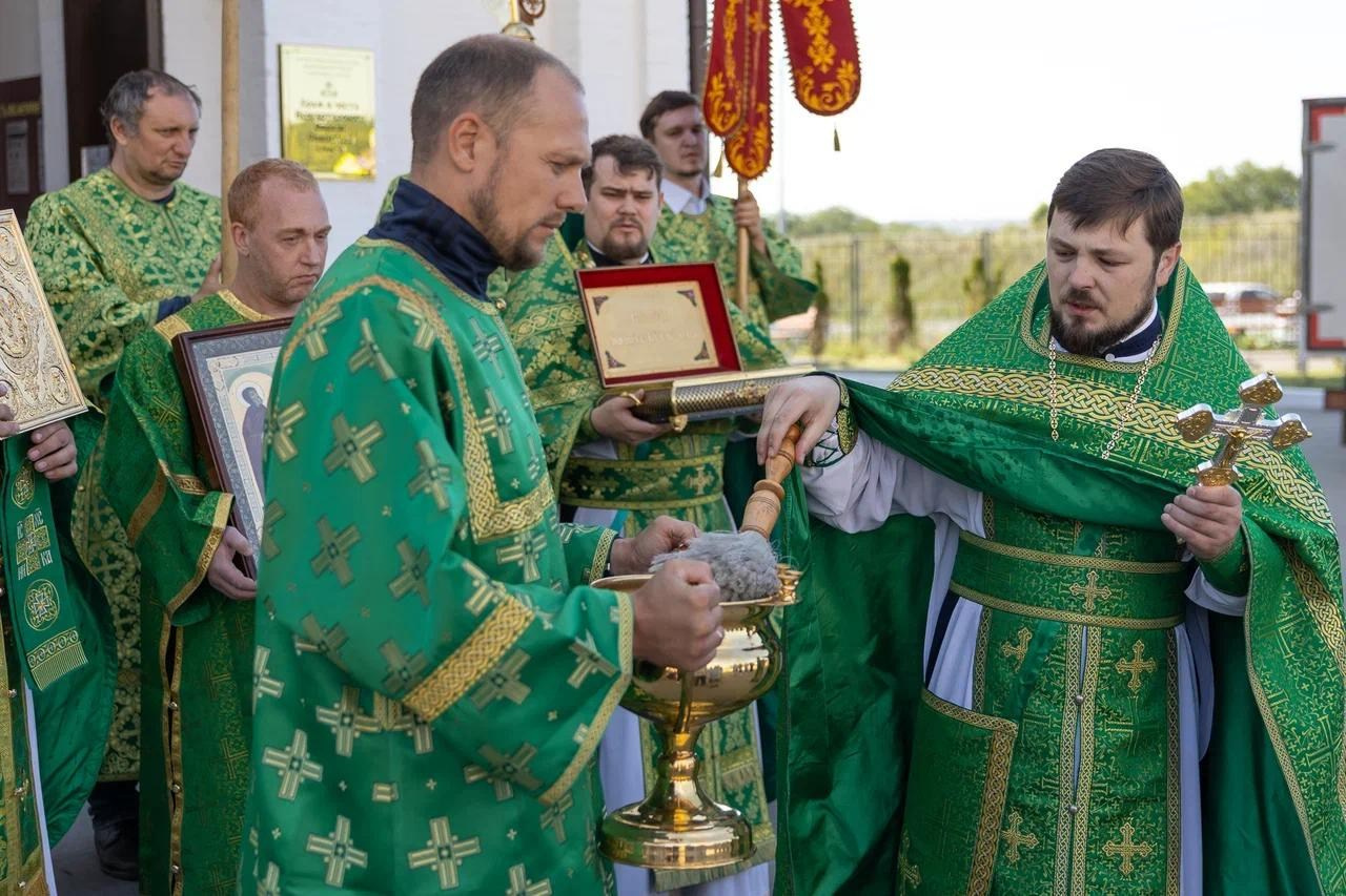 Божественная Литургия в храме Нерукотворного образа Спасителя. Саратовское Северо-Западное благочиние