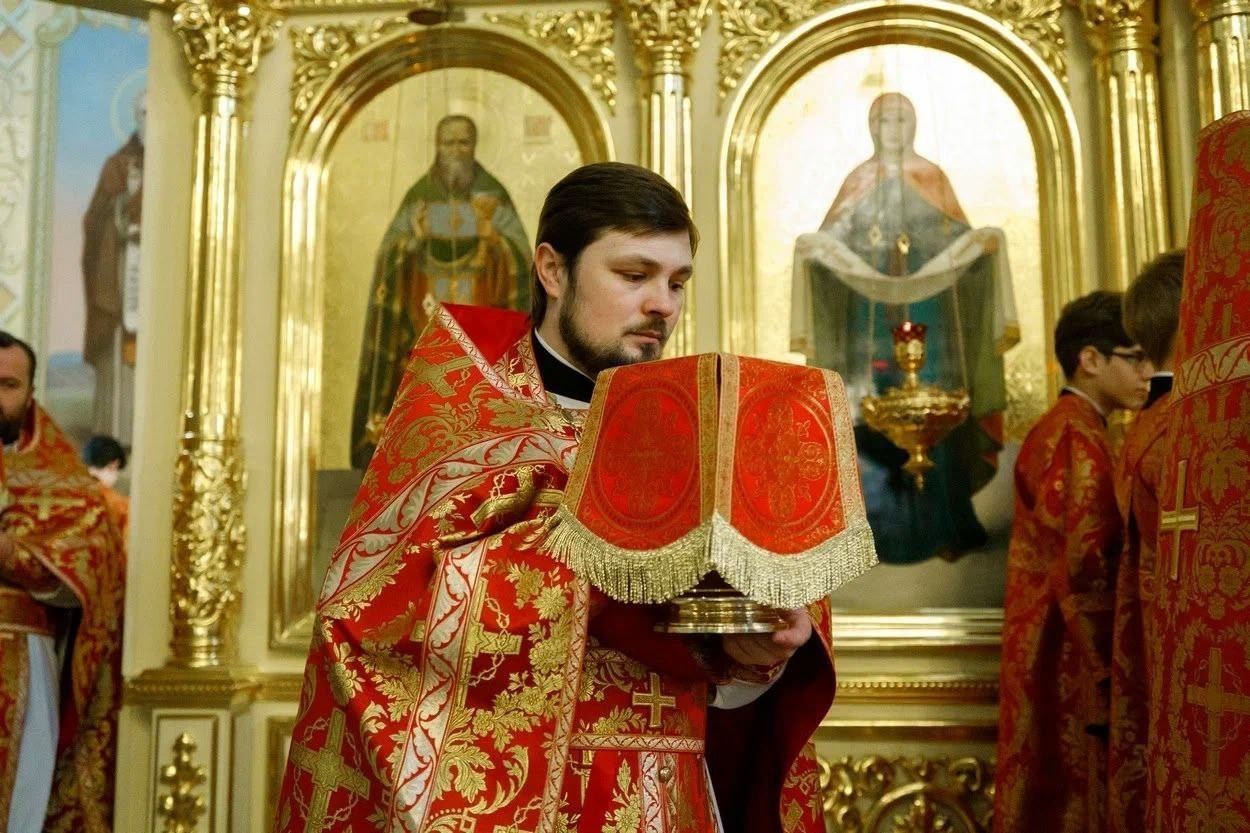 Благочинный Северо-Западного округа принял участие в Архиерейском Богослужении в соборе Покрова Пресвятой Богородицы. Саратовское Северо-Западное благочиние