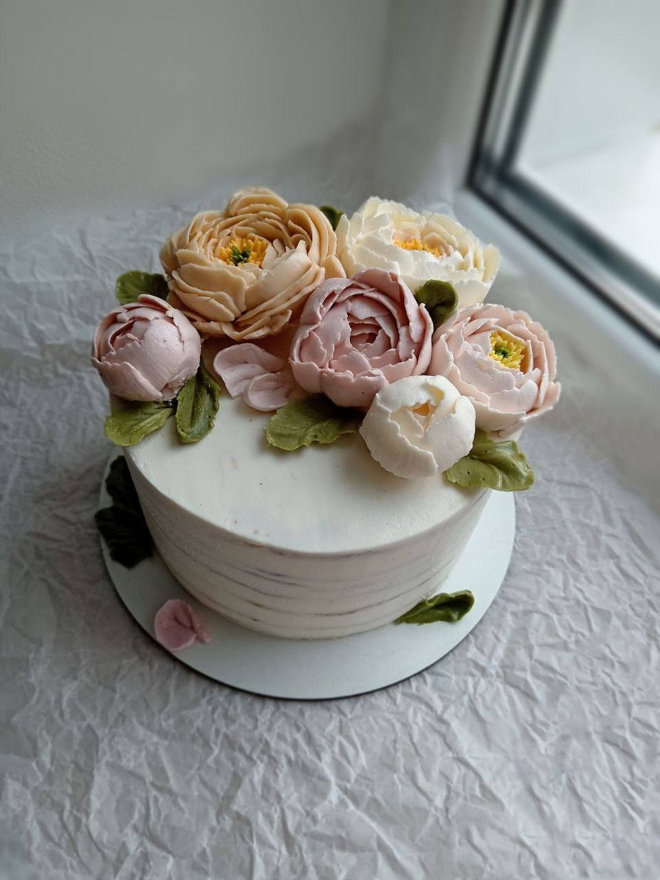 Работы учениц. Аникина Юлия / Кремовая флористика в корейской технике