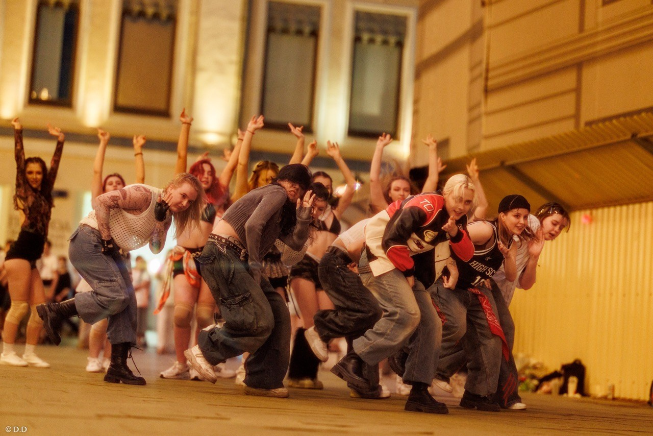 Cover dance in public'. Различные мероприятия и просто фотографии людей