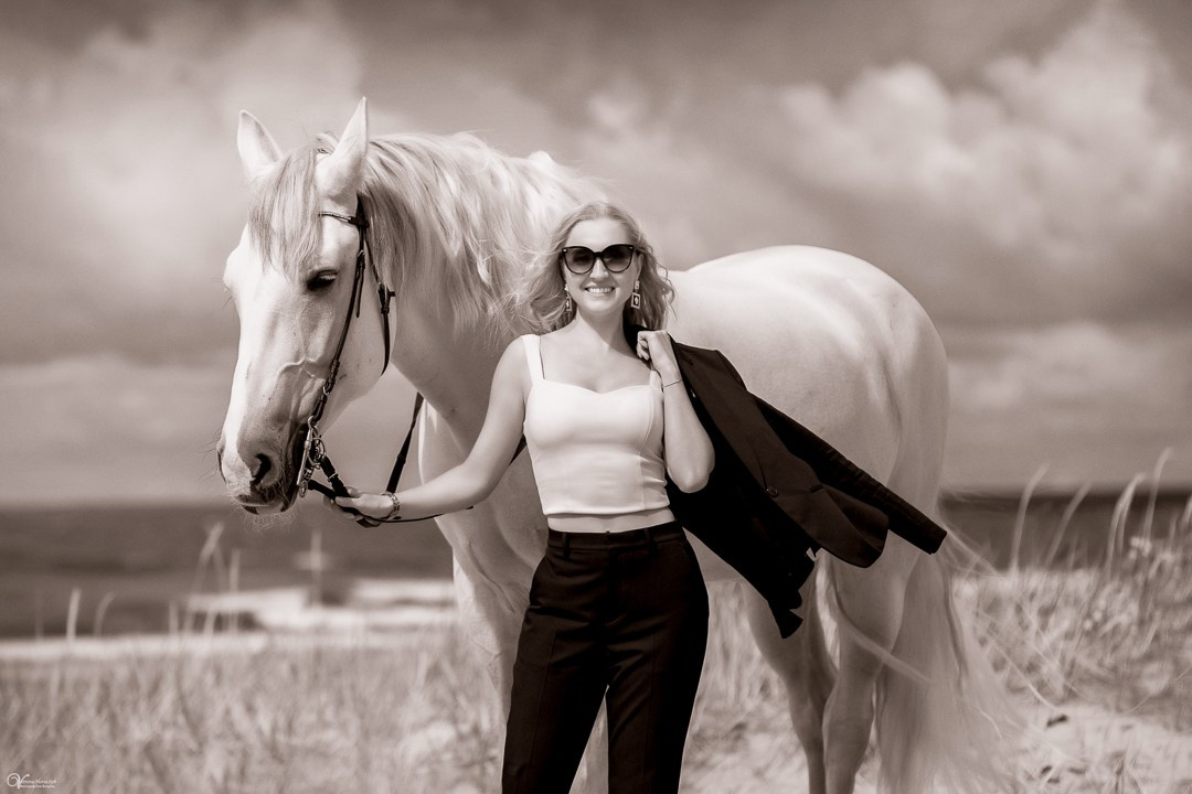 Фотосессия с белой лошадью СПБ. Фотограф женский и мужской портрет Санкт-Петербург