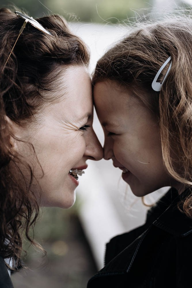 Маня и Аня ранним утром 🤍. Семейный фотограф в Томске Зарина Азизбаева