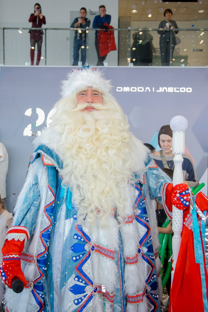 Чудеса на новогодней елке: хоровод игрушек. Репортажная съемка Иркутск Александр Ростов