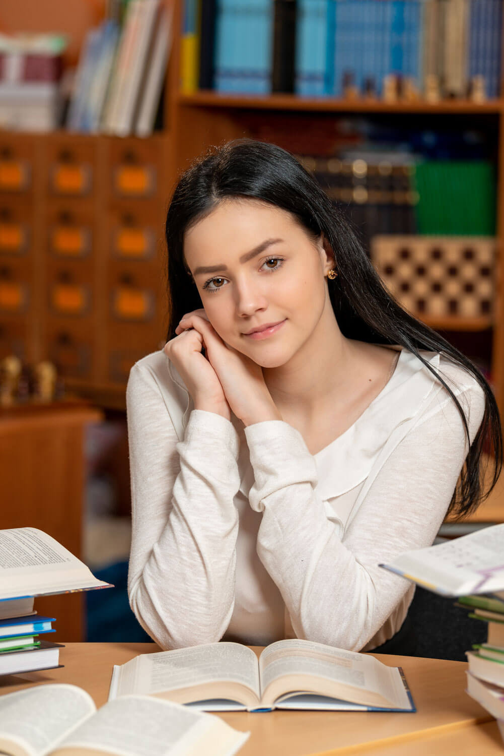 Выпускные альбомы Axioma для студентов. AXIOMA │ Выпускные альбомы в Иркуске. Альбом в подарок! Закажи сейчас!