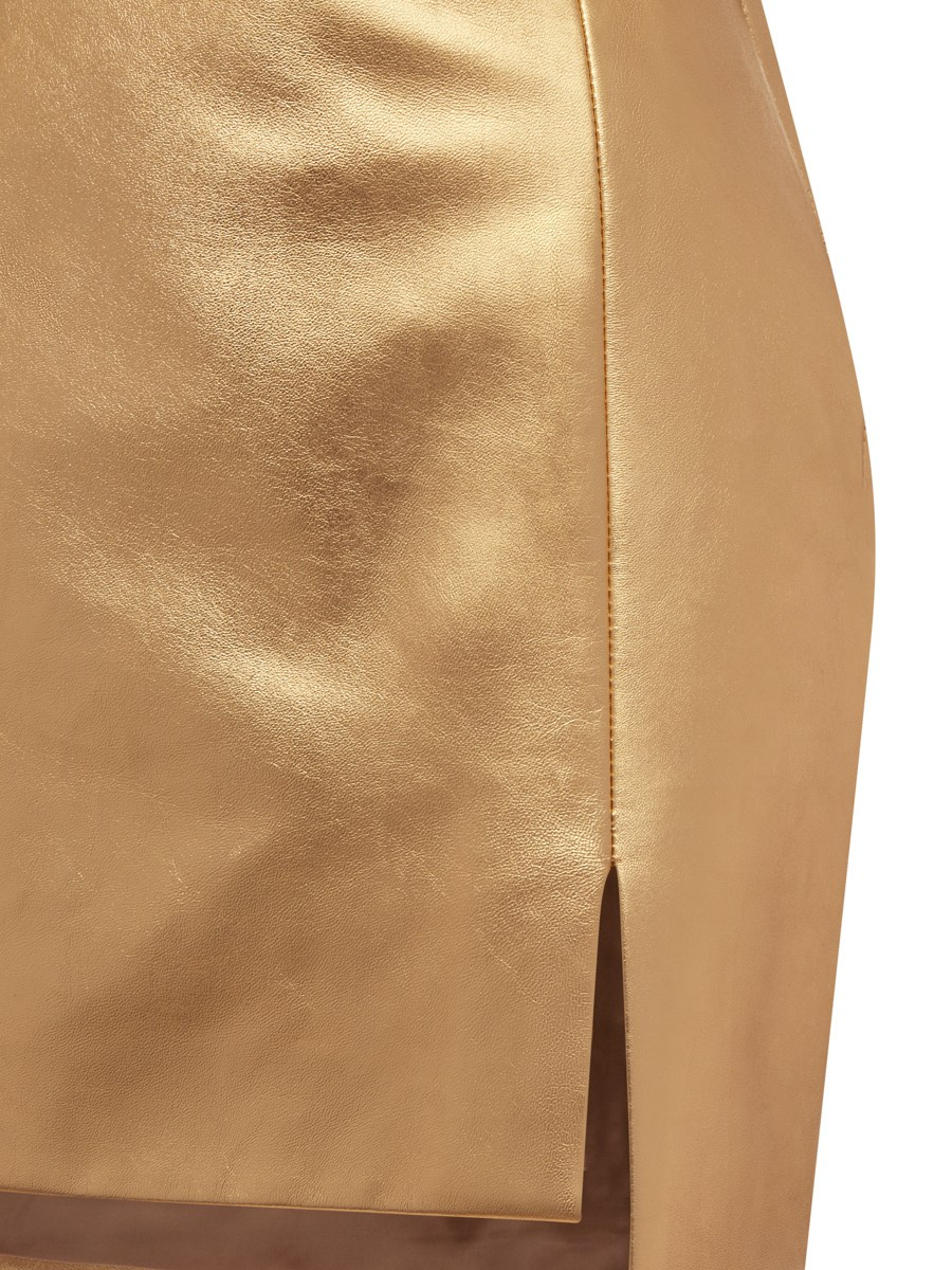 "Профессиональная каталожная съемка меховых изделий — шуб, манишек и воротников""Высококачественная каталожная фотосъемка кожаных курток и плащей для интернет-магазина""Студийная каталожная съемка аксессуаров из меха и кожи с детальной проработкой текстур""Коммерческая каталожная фотосъемка меховых шуб и кожаных изделий с белым фоном""Рекламная каталожная съемка курток и плащей из натуральной кожи и меха""Каталожная фотосъемка меховых воротников и манишек с акцентом на качество материалов""Профессиональная съемка меховых аксессуаров для каталогов и онлайн-продаж""Высокоточная каталожная съемка кожаных изделий и меховых шуб для брендов""Каталожная съемка меховых изделий с профессиональной ретушью и подготовкой товара""Фотосъемка каталогов с меховыми шубами, куртками и кожаными плащами высокого качества" "Премиальная съемка меховых шуб и кожаных курток на модели в студии""Фотосессия на модели с меховыми манишками и воротниками для модных брендов""Рекламная съемка кожаных плащей и аксессуаров на модели с профессиональной ретушью""Съемка на модели меховых изделий и курток с акцентом на стиль и текстуру""Профессиональная фотосъемка моделей в меховых шубах и кожаных куртках для каталогов""Высококачественная съемка на модели меховых воротников и аксессуаров""Фотосессия на модели с кожаными плащами и меховыми манишками для рекламы""Рекламная съемка меховых и кожаных изделий на модели с подготовкой и ретушью""Студийная съемка на модели меховых шуб и кожаных аксессуаров с детальной обработкой""Профессиональная съемка на модели курток и плащей из натуральной кожи и меха"