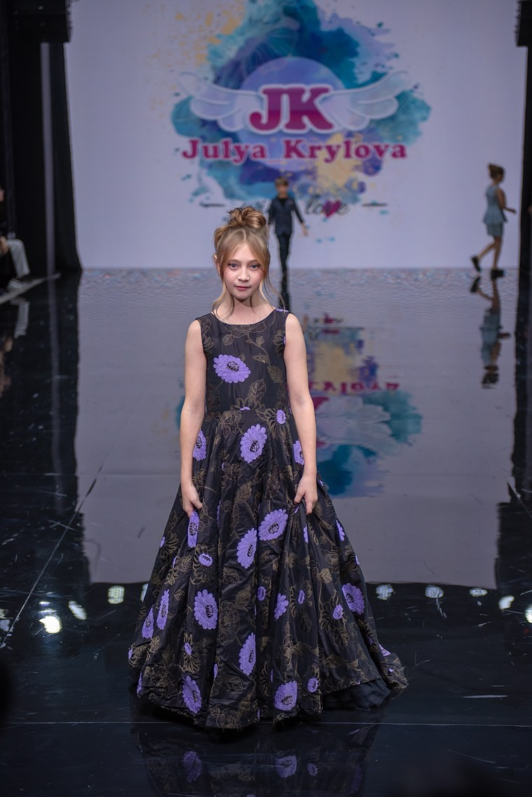 SochiFashionWeek2024 дизайнер Юлия Крылова. Семейный и коммерческий фотограф в Сочи Александр Бодунов