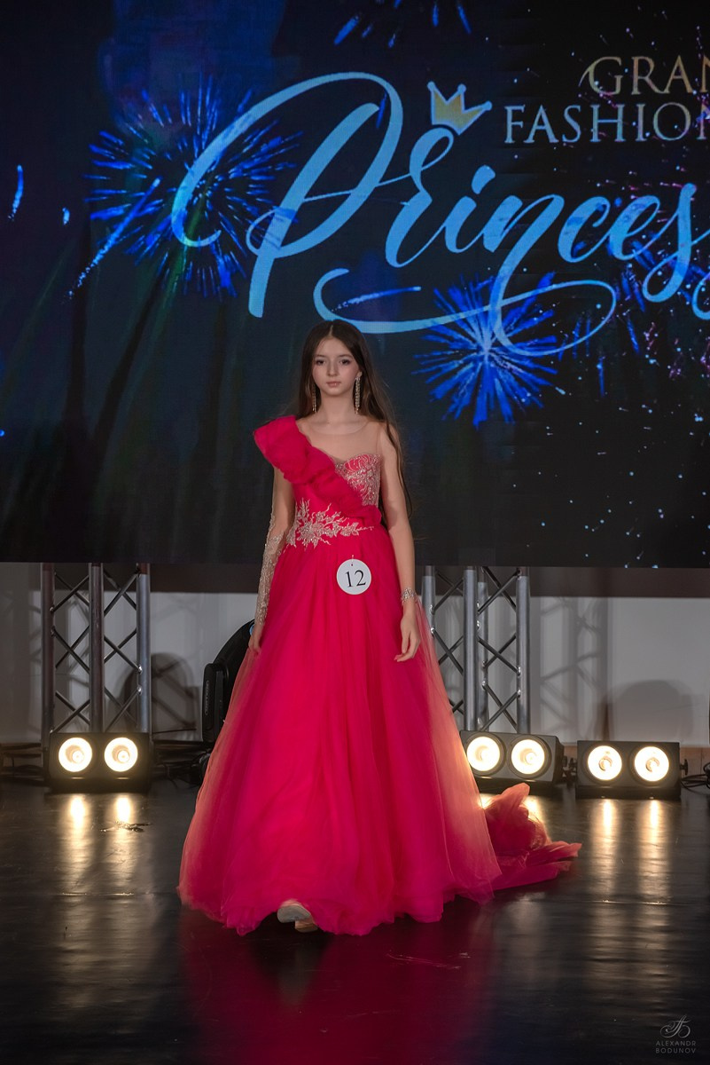 GrandFashionShow2024. Семейный и коммерческий фотограф в Сочи Александр Бодунов