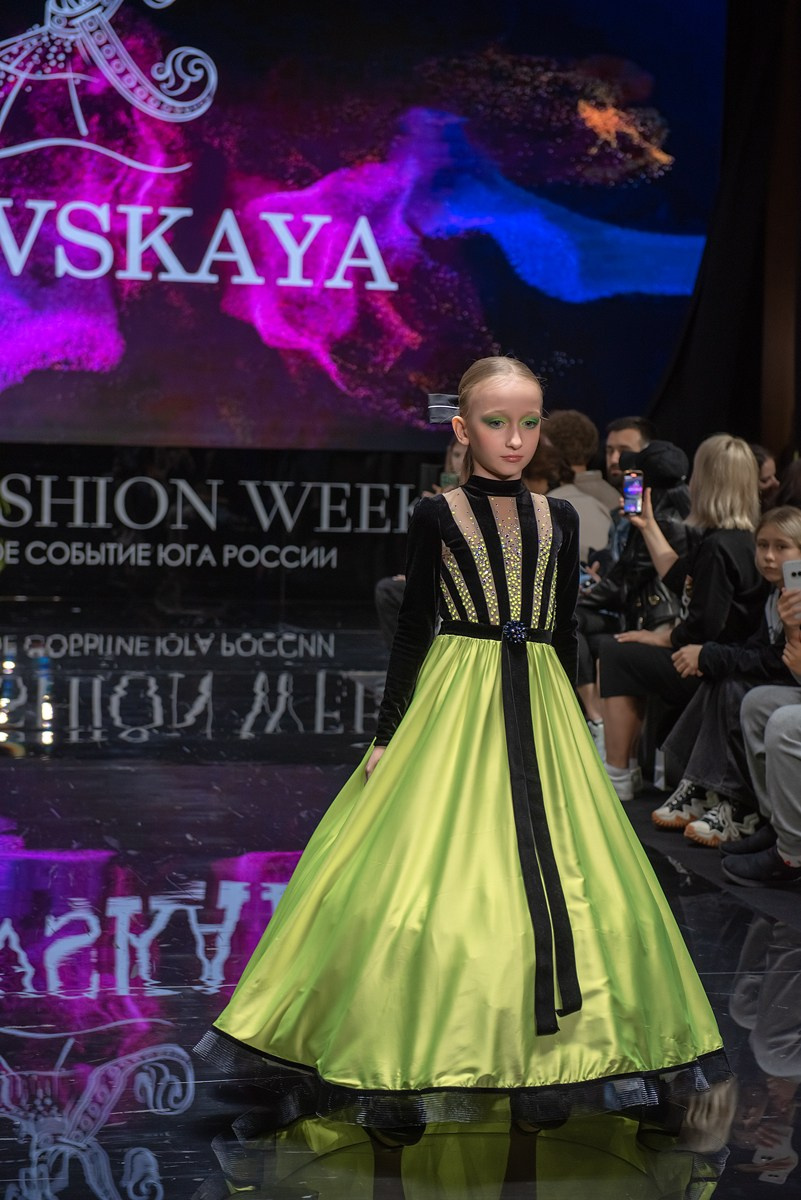SochiFashionWeek2024 дизайнер Кибовская. Семейный и коммерческий фотограф в Сочи Александр Бодунов