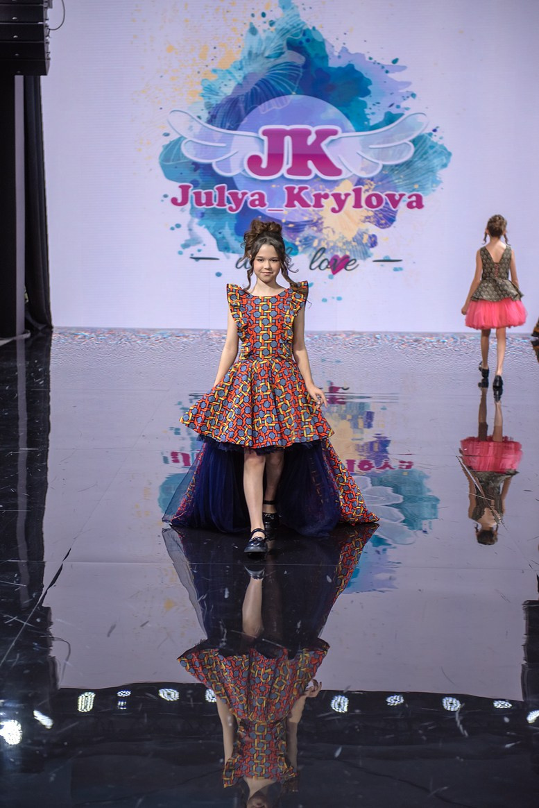 SochiFashionWeek2024 дизайнер Юлия Крылова. Семейный и коммерческий фотограф в Сочи Александр Бодунов