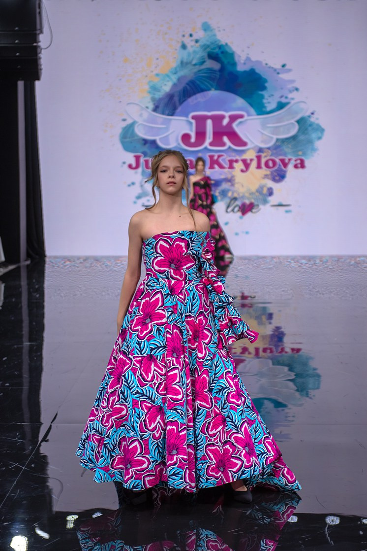 SochiFashionWeek2024 дизайнер Юлия Крылова. Семейный и коммерческий фотограф в Сочи Александр Бодунов