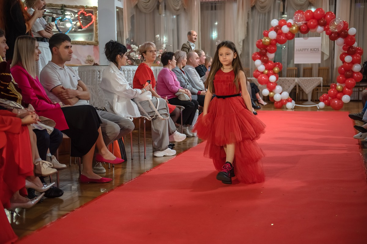 Выпускной в детской школе моделей HAPPYkids 2024. Семейный и коммерческий фотограф в Сочи Александр Бодунов