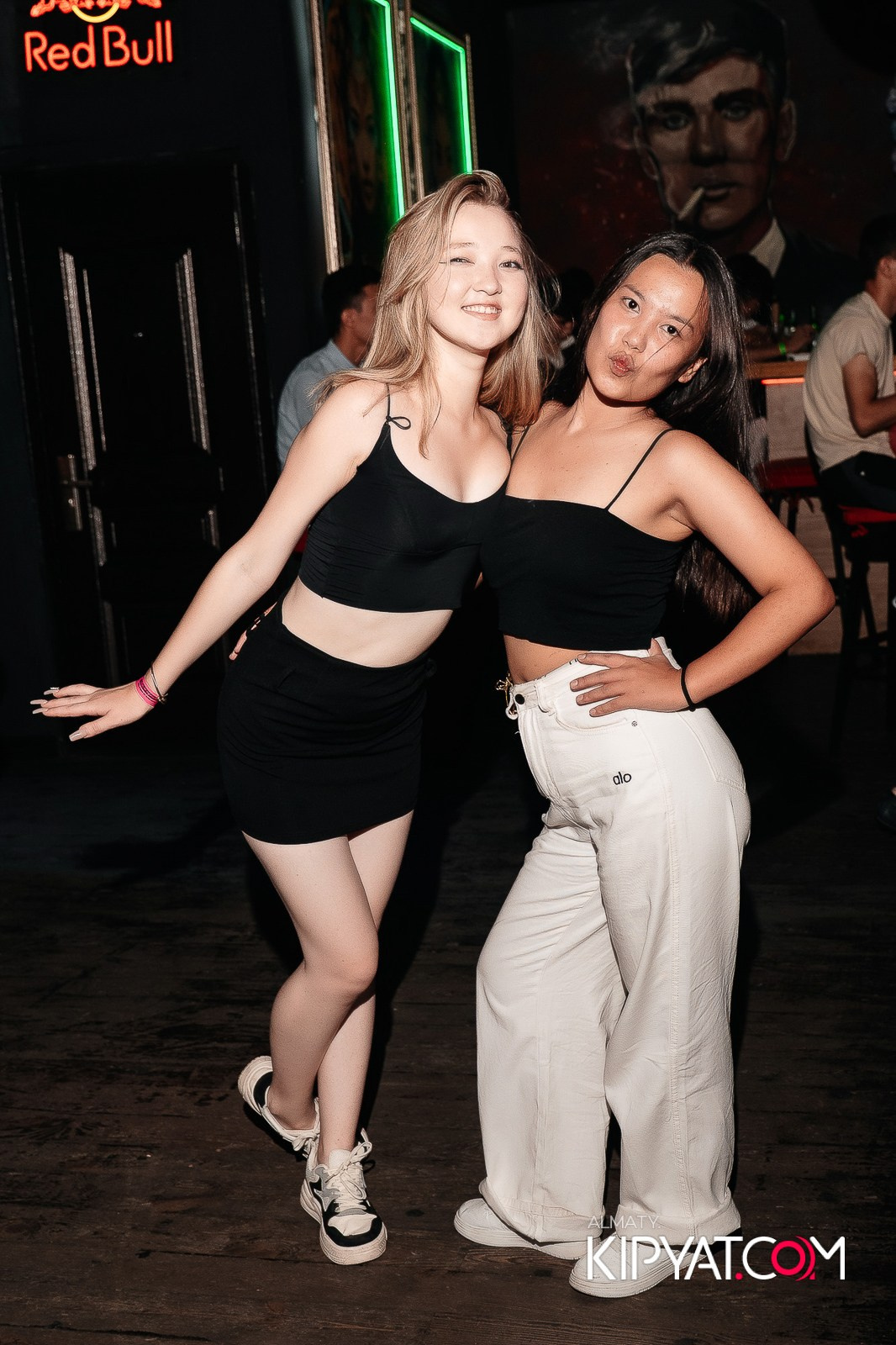 UYAT EMES BAR. КИПЯТКОМ АЛМАТЫ!