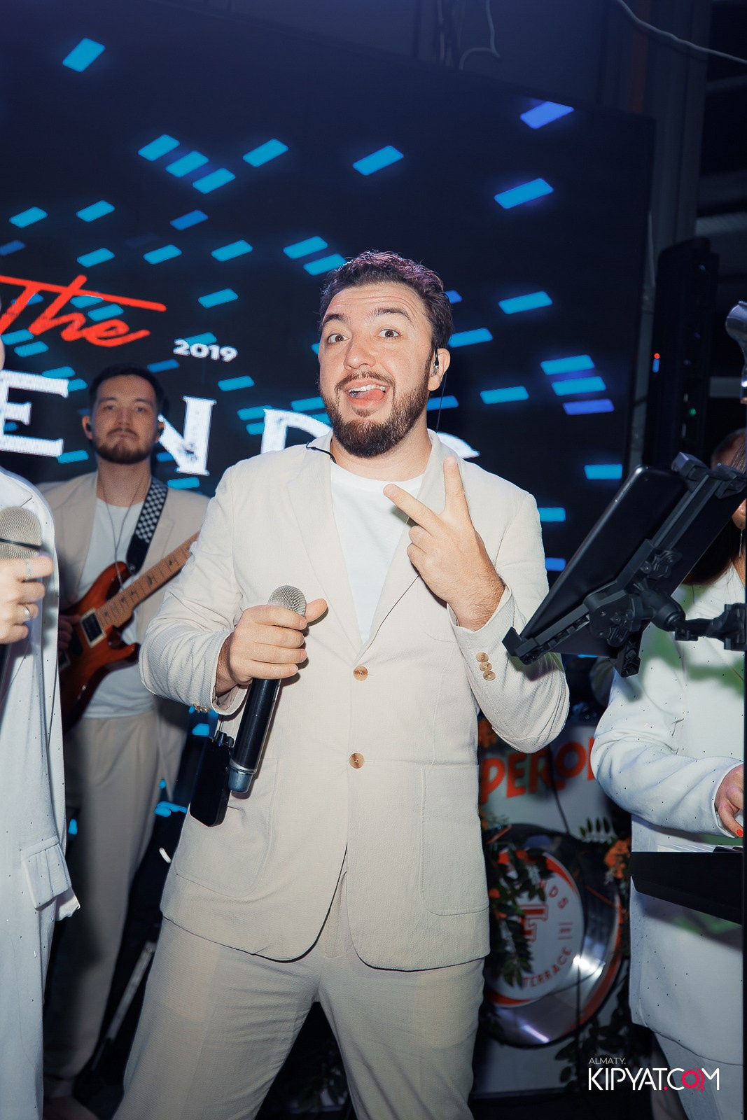 FRIENDS BAR & TERRACE. КИПЯТКОМ АЛМАТЫ!