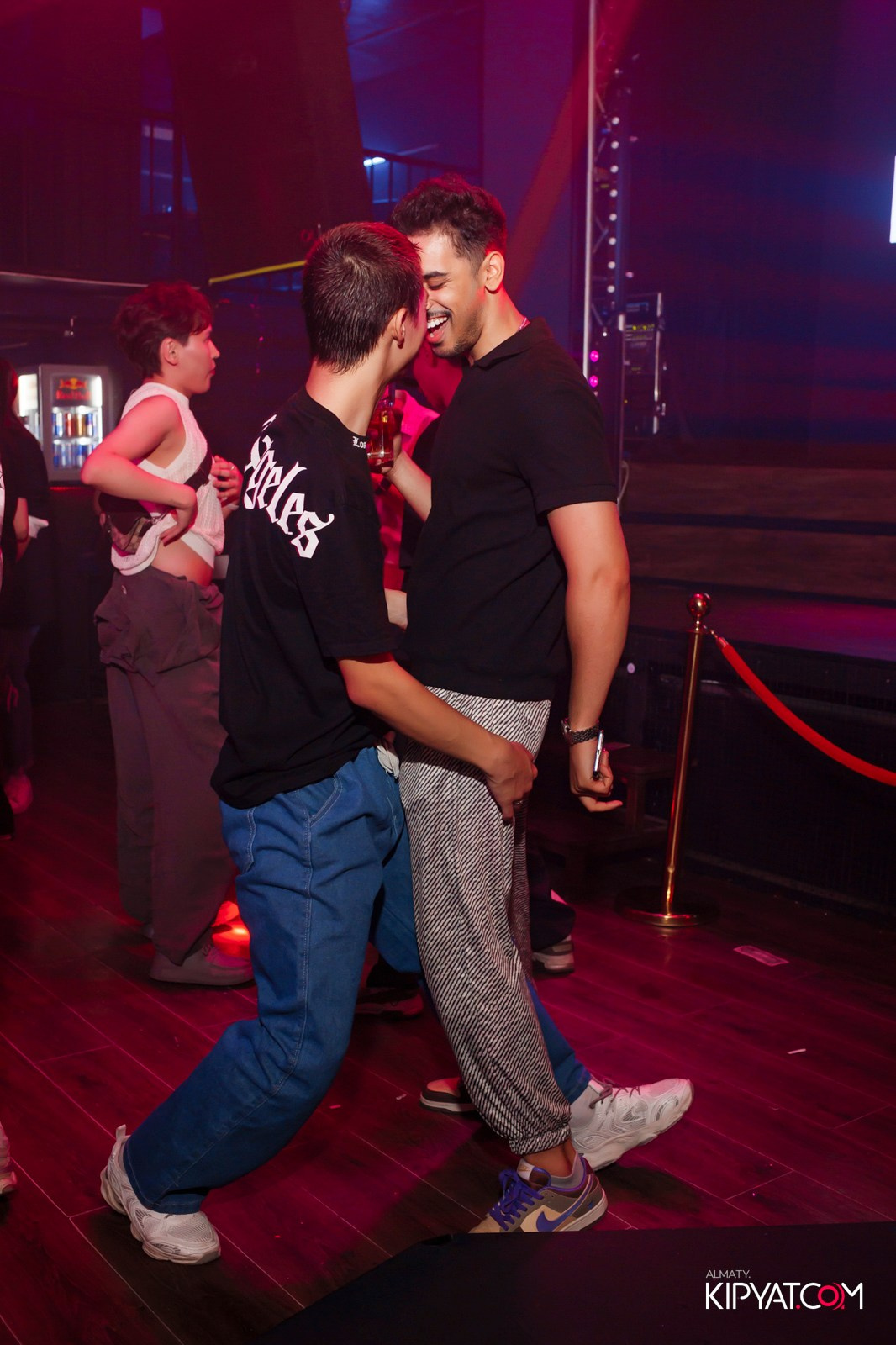 НОЧНОЙ КЛУБ ICON. КИПЯТКОМ АЛМАТЫ!