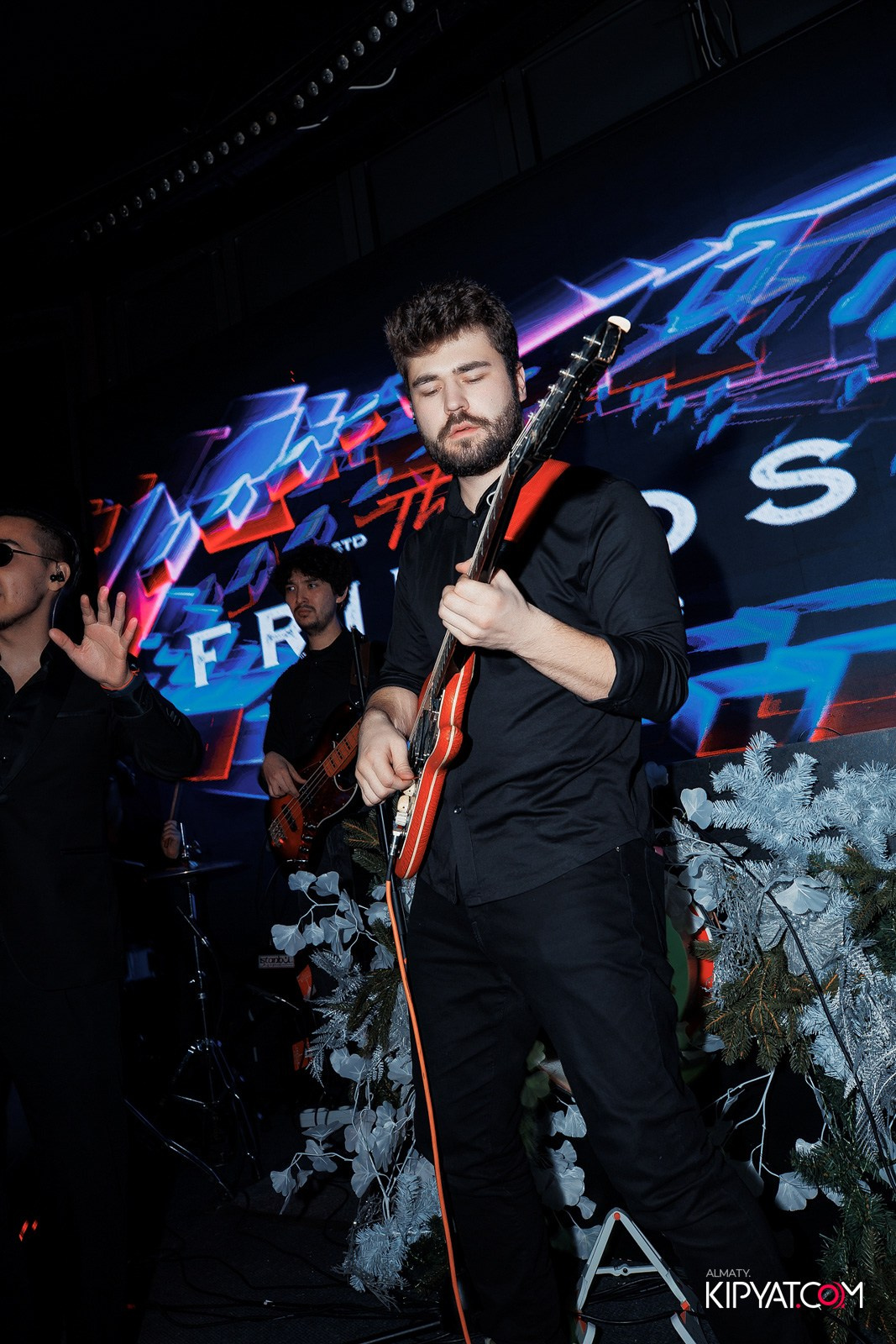 FRIENDS BAR & TERRACE. КИПЯТКОМ АЛМАТЫ!