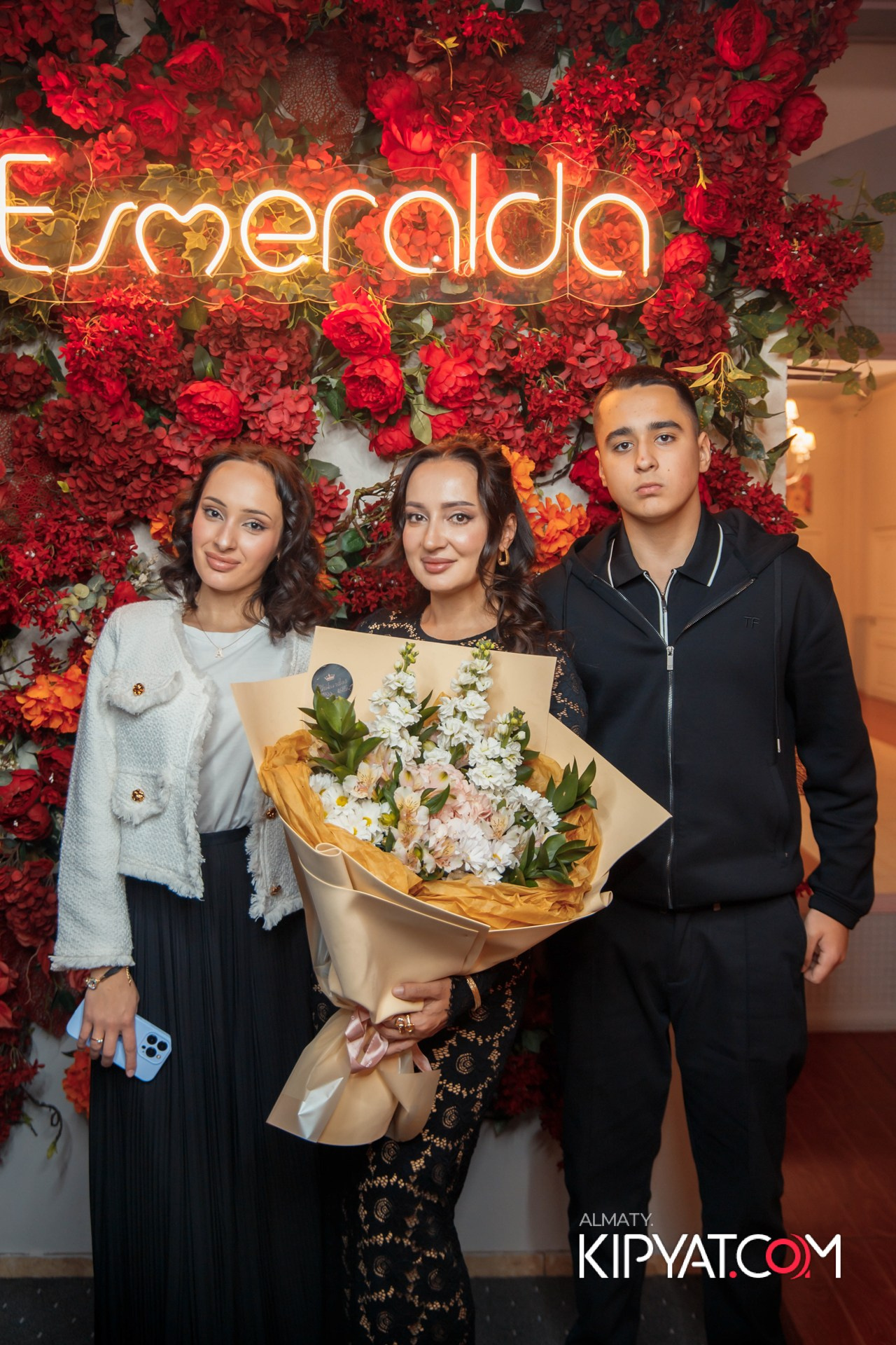 ДЕНЬ РОЖДЕНИЯ КАФЕ ЭСМИРАЛЬДА. КИПЯТКОМ АЛМАТЫ!