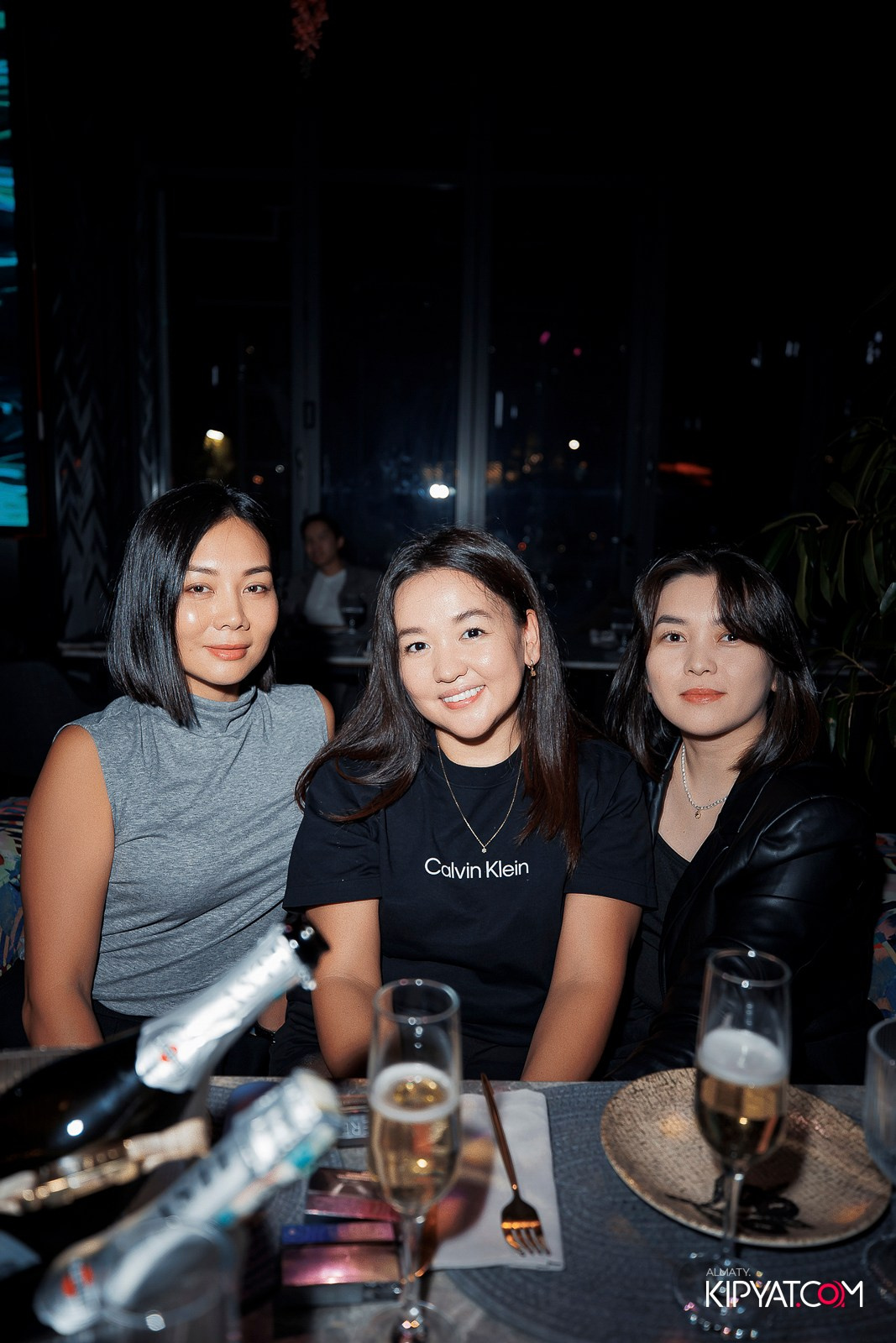 FRIENDS BAR & TERRACE. КИПЯТКОМ АЛМАТЫ!