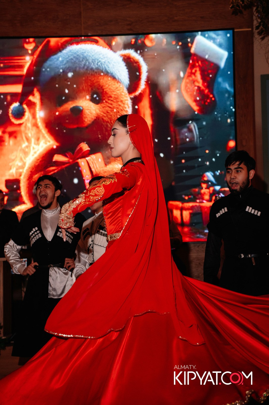 ГРУЗИНСКИЙ ДВОР НА КАБАНБАЙ БАТЫРА. КИПЯТКОМ АЛМАТЫ!