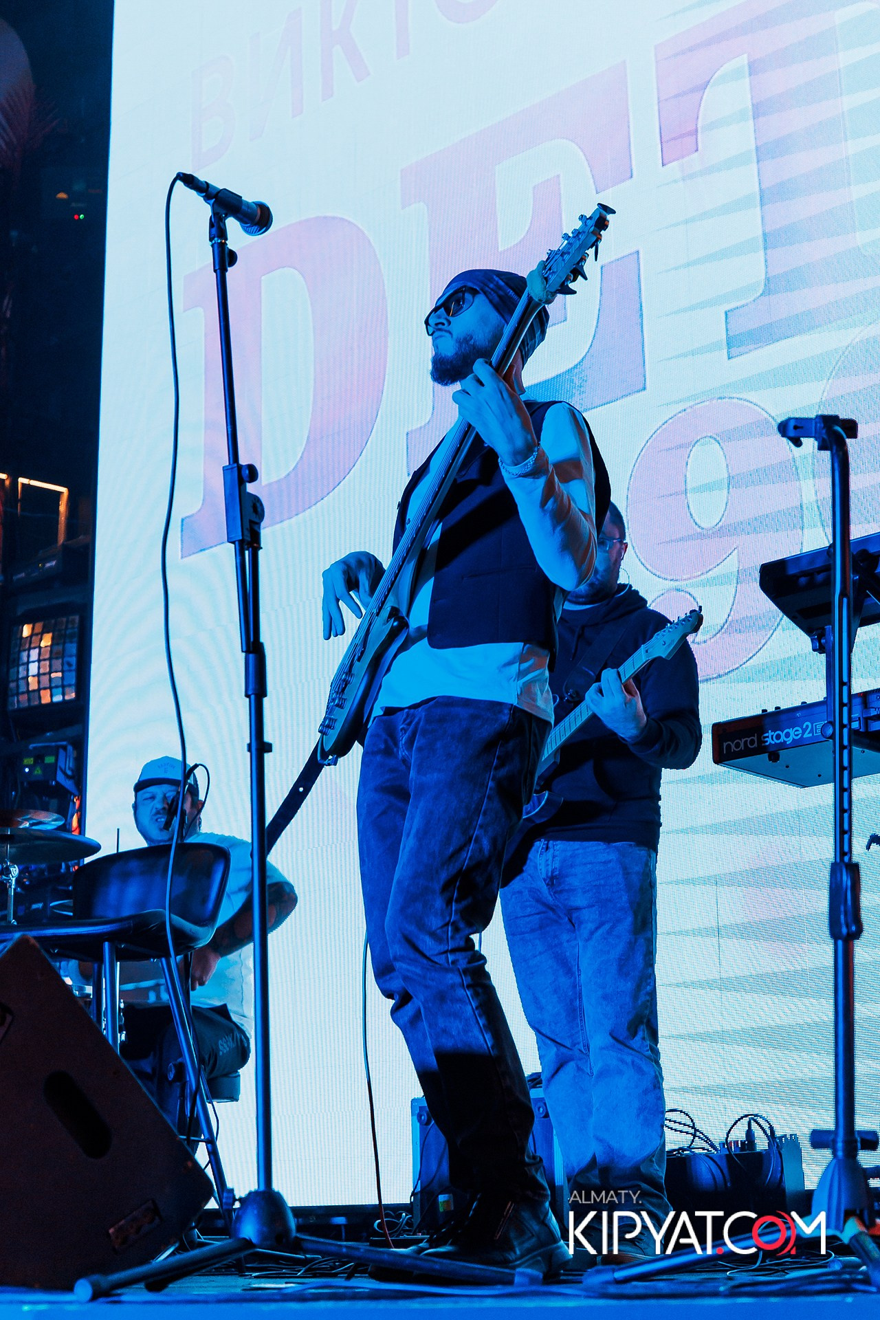 ПРЕЗЕНТАЦИЯ КНИГИ ВИКТОРА ЕЛИСЕЕВА. КИПЯТКОМ АЛМАТЫ!