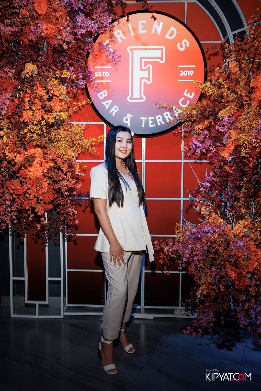 FRIENDS BAR & TERRACE. КИПЯТКОМ АЛМАТЫ!