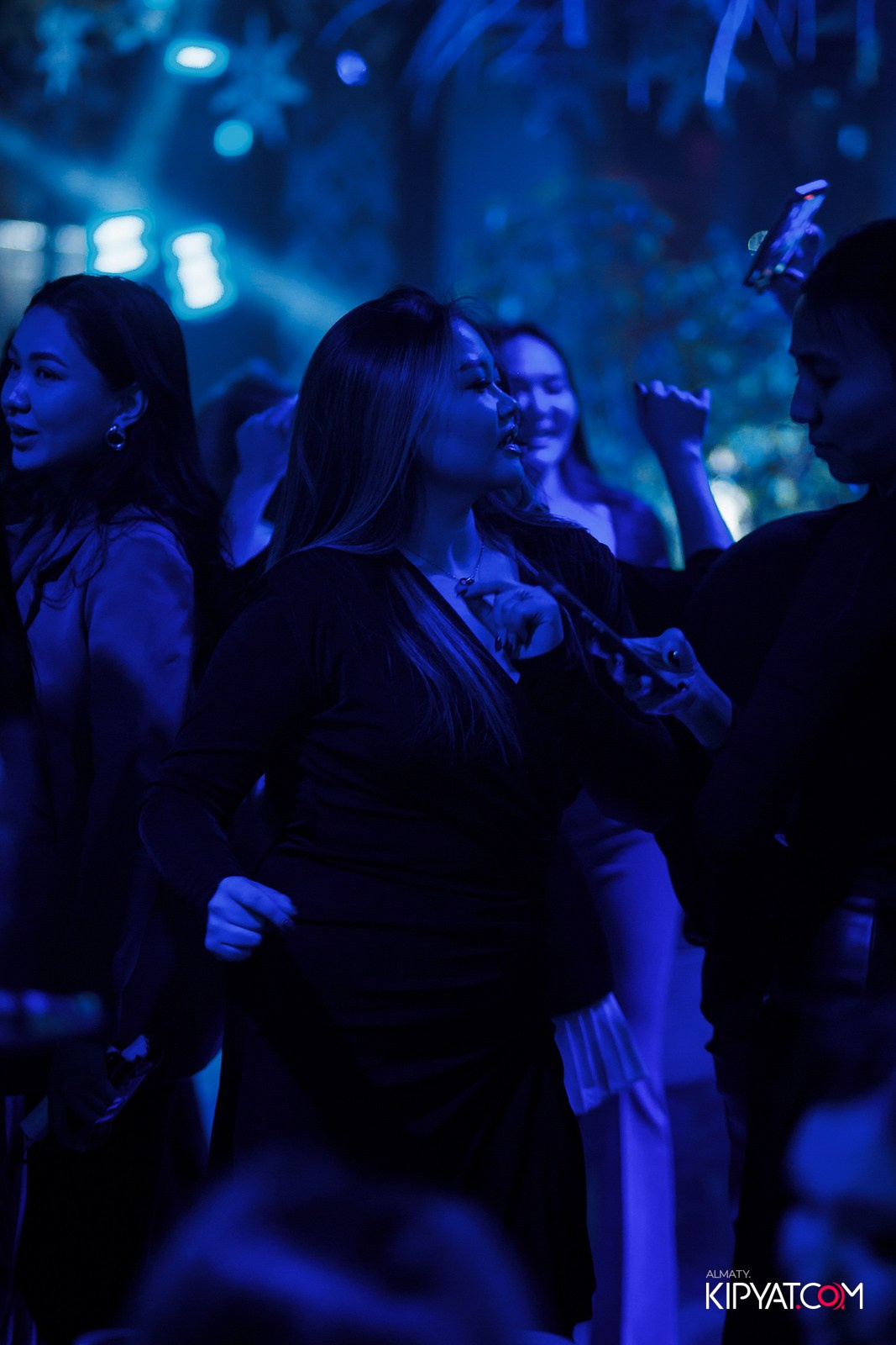 FRIENDS BAR & TERRACE. КИПЯТКОМ АЛМАТЫ!