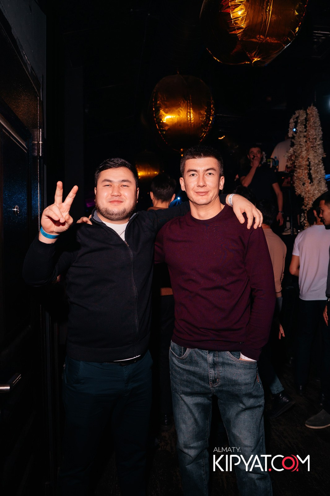 UYAT EMES BAR. КИПЯТКОМ АЛМАТЫ!