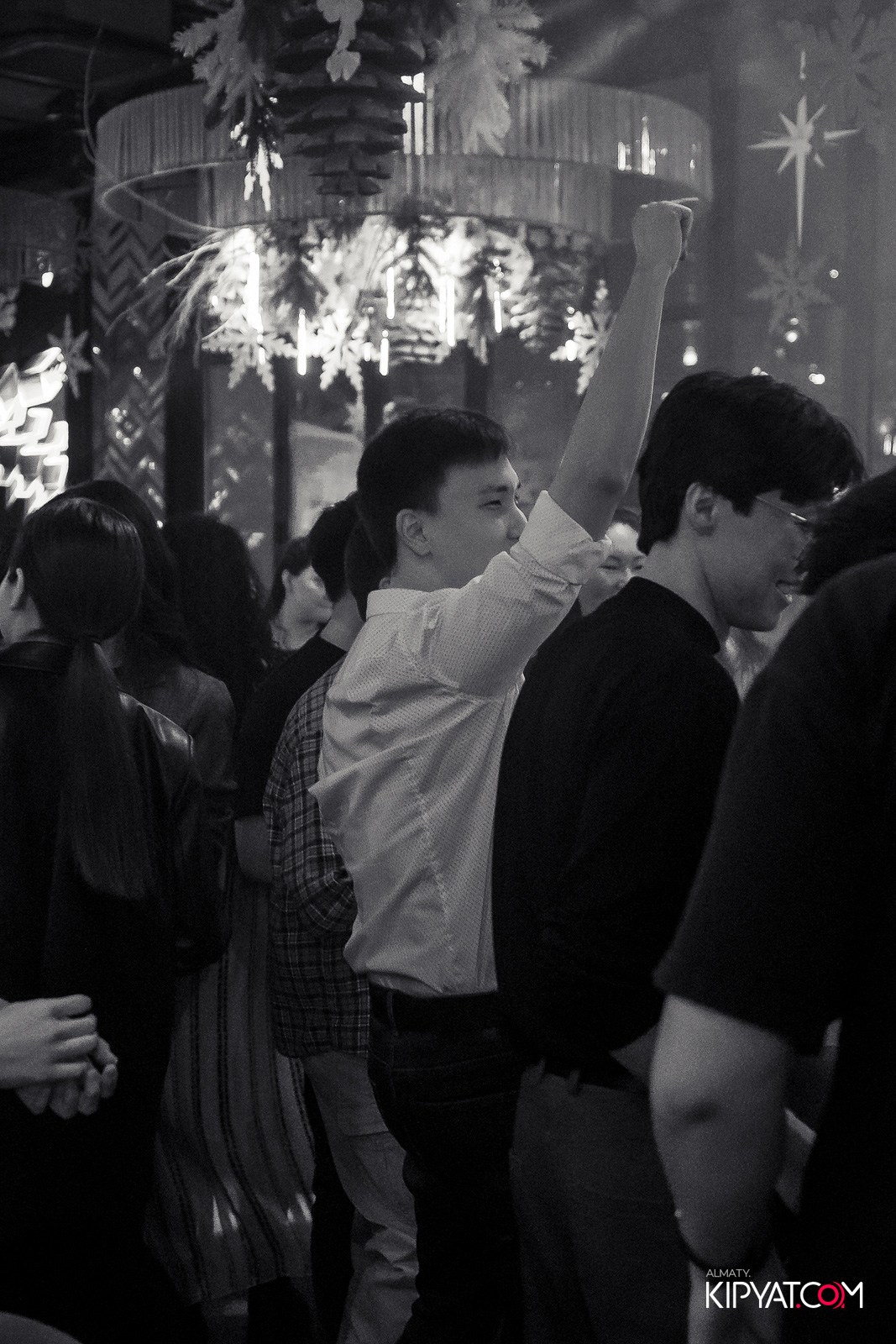 FRIENDS BAR & TERRACE. КИПЯТКОМ АЛМАТЫ!