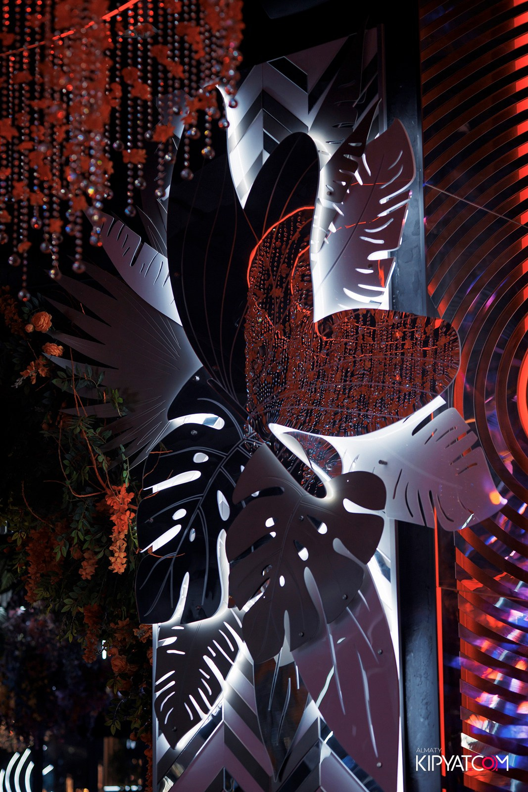 FRIENDS BAR & TERRACE. КИПЯТКОМ АЛМАТЫ!