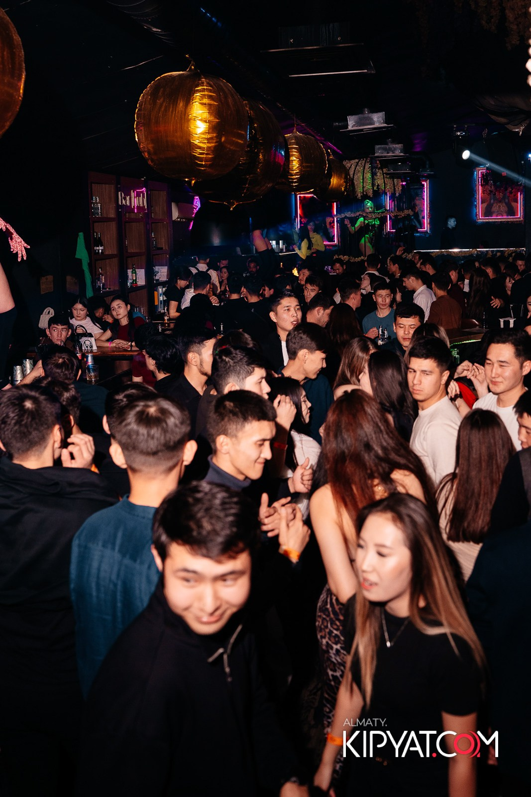 UYAT EMES BAR. КИПЯТКОМ АЛМАТЫ!