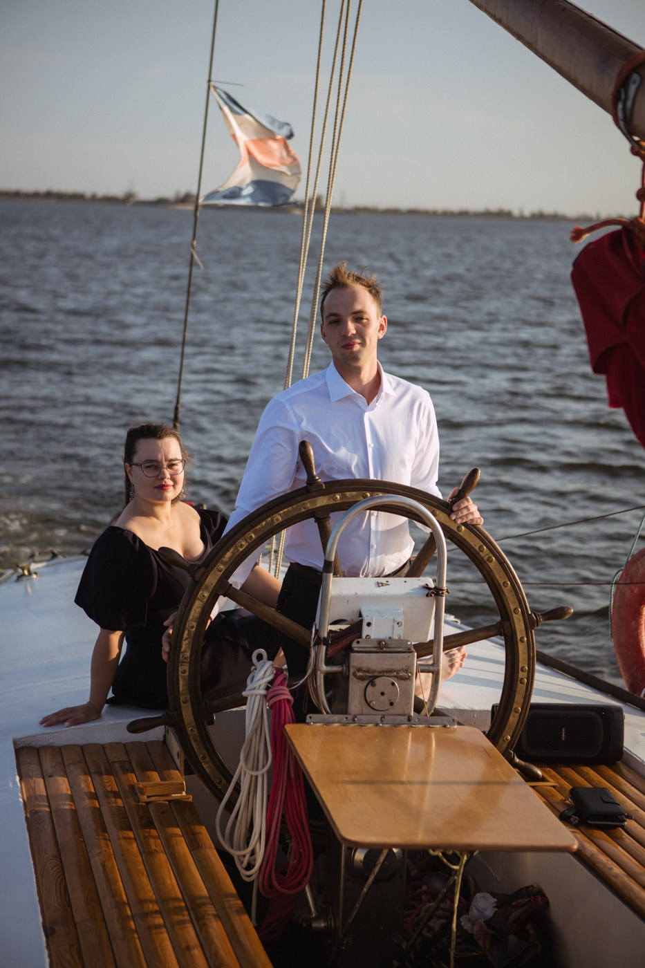 Захар и Татьяна. Прогулочная съемка на яхте. Фотографы в городе Волгограде — Людмила Агеева и Алексей Околелов