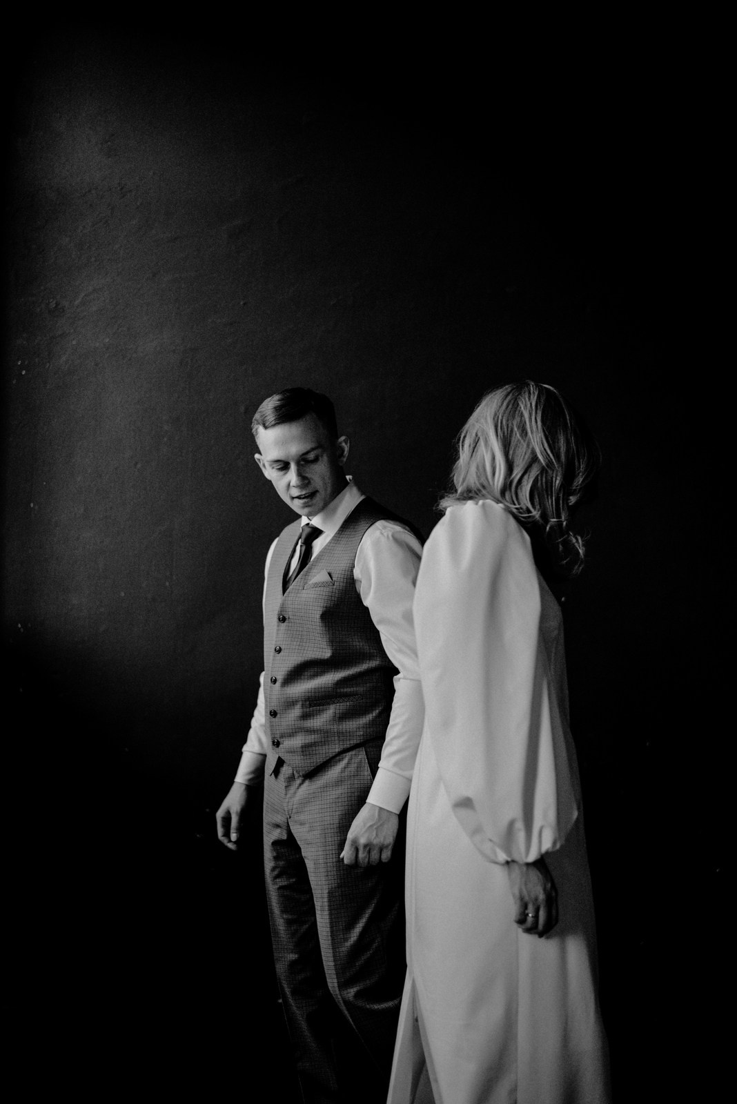 Свадебная фотосессия в стиле минимализм в Тюмени — Максим и Таня — Фотограф Дарья Мустафина. Фотограф Дарья Мустафина, Тюмень