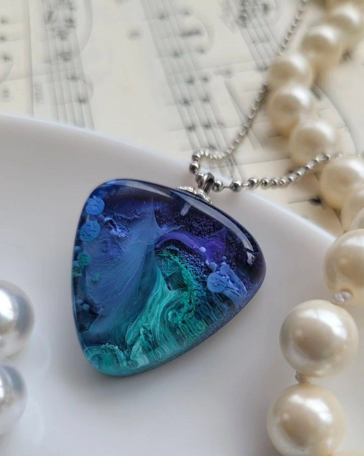 УКРАШЕНИЯ ИЗ ЭПОКСИДНОЙ СМОЛЫ. Творческая лаборатория