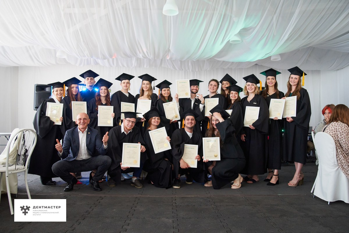 Репортаж с выпускного вечера мастерантуры Дентмастер. Репортажный и женский фотограф в Новосибирске