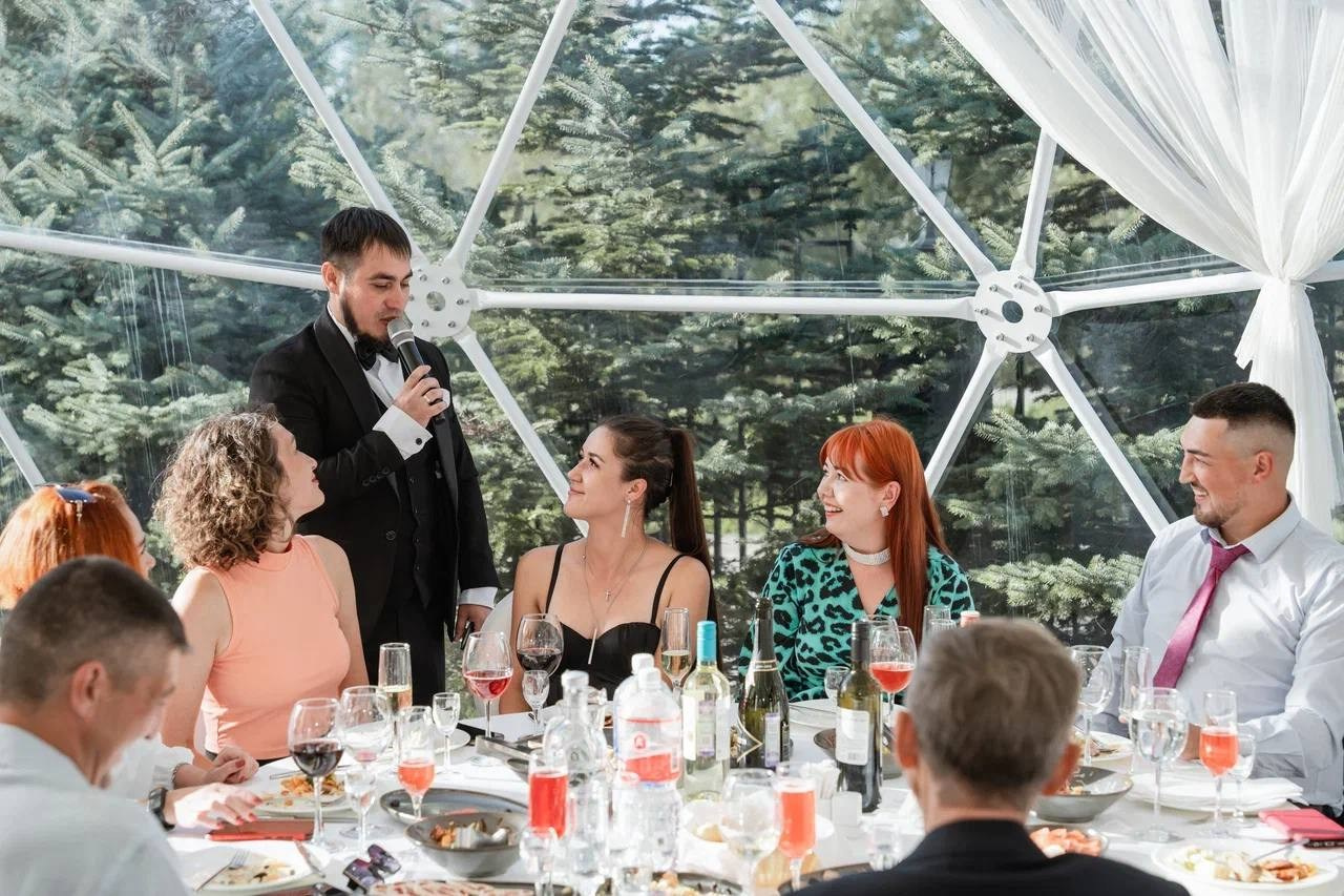 Фото. Ведущий ярких праздников — Сергей Велигодский