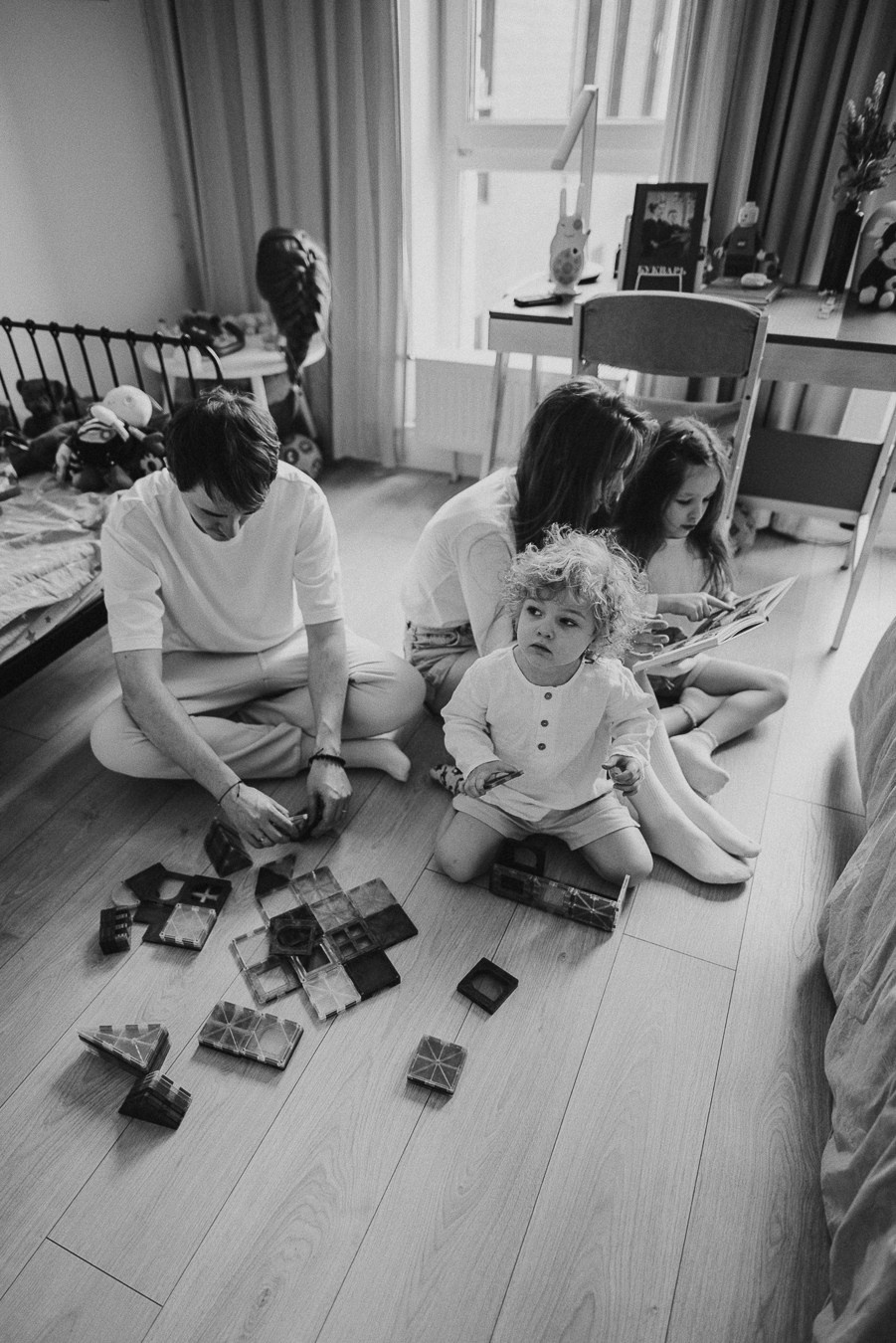 Костя, Яна, Кристина, Леон | дома