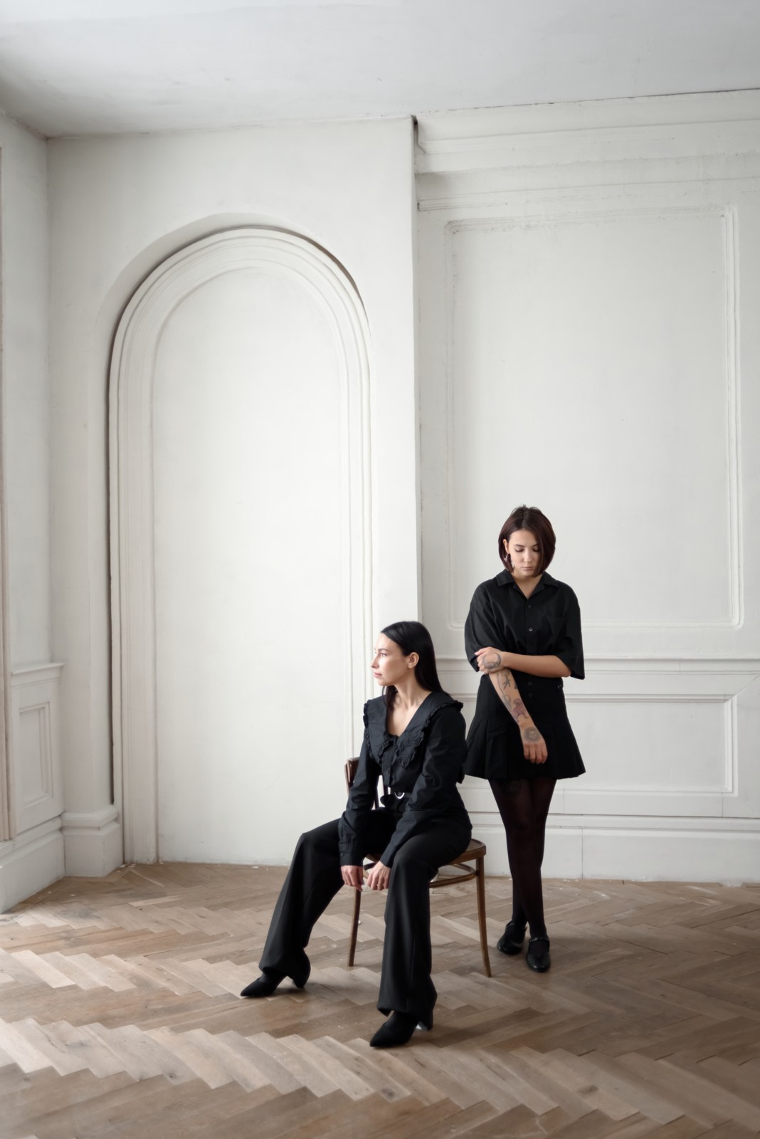 Фотосессия сестер в студии концептуальная история. Портретный фотограф Тюмень Дарья Мустафина