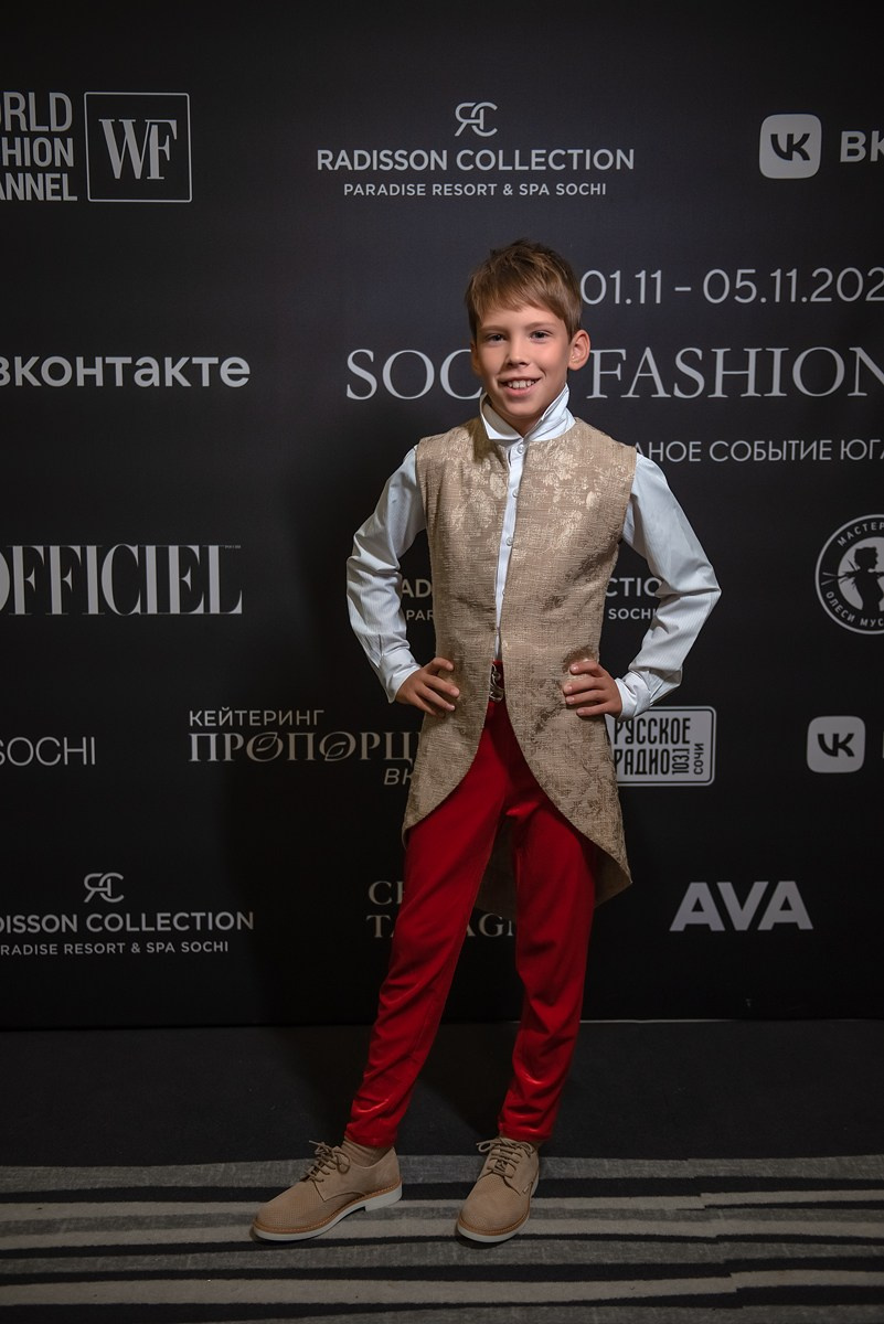 SochiFashionWeek2024 дизайнер Анохина Светлана. Семейный и коммерческий фотограф в Сочи Александр Бодунов