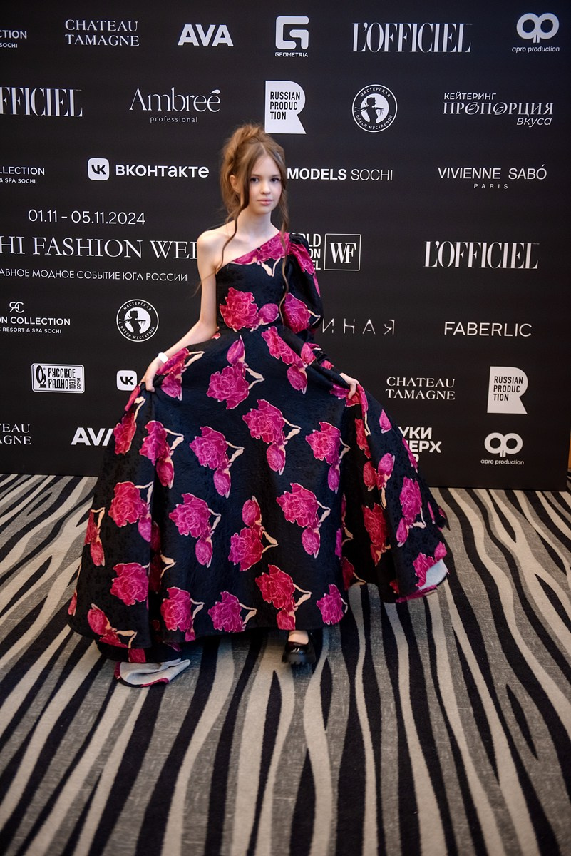 SochiFashionWeek2024 дизайнер Юлия Крылова. Семейный и коммерческий фотограф в Сочи Александр Бодунов