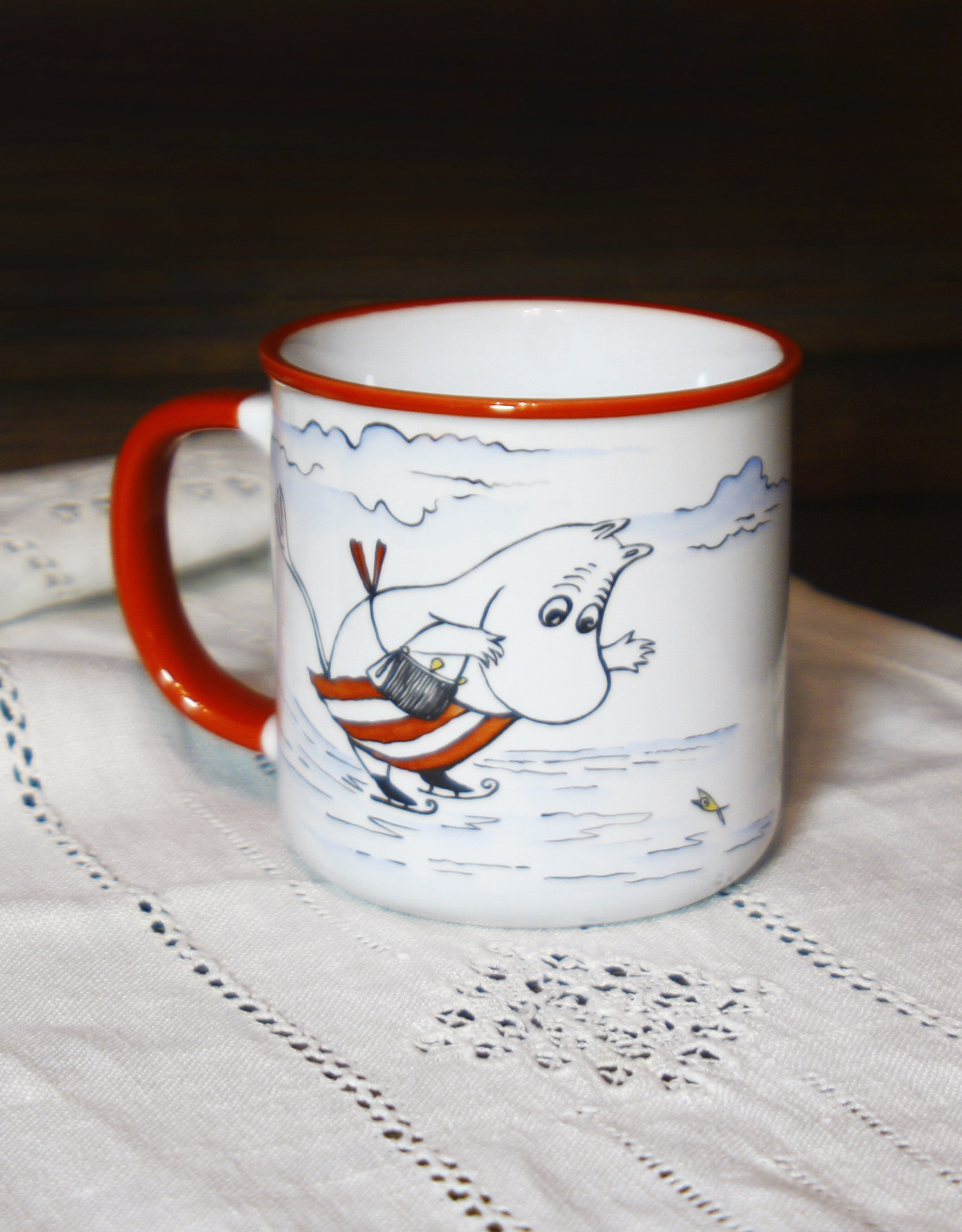 Персонажи серии книг финской шведскоязычной писательницы Туве Янссон.. Роспись фарфора в Санкт-Петербурге